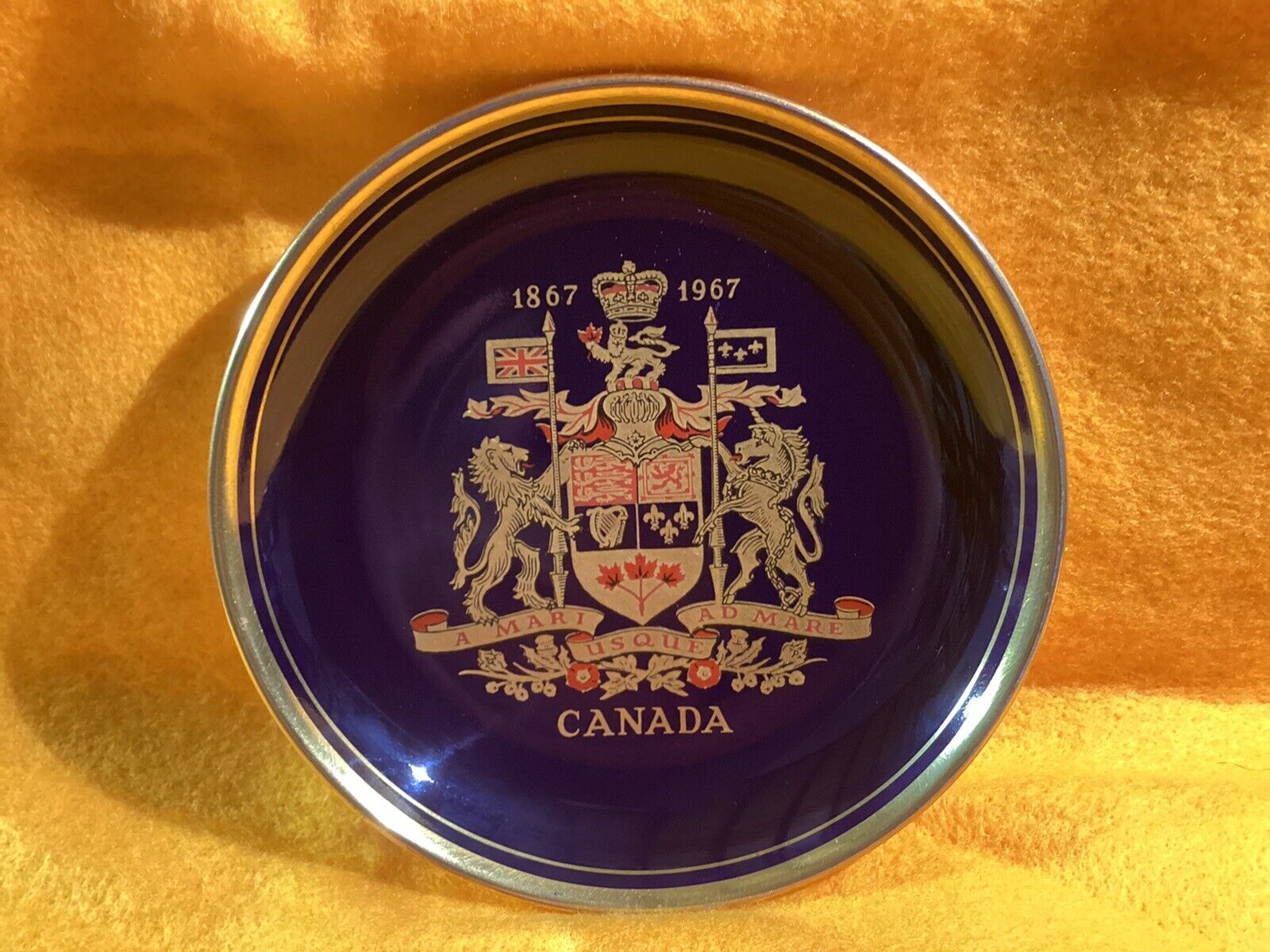  Canadian Centennial Canada Colbalt Blue Plate 1867-1967 Simpsons Potters, Engl.