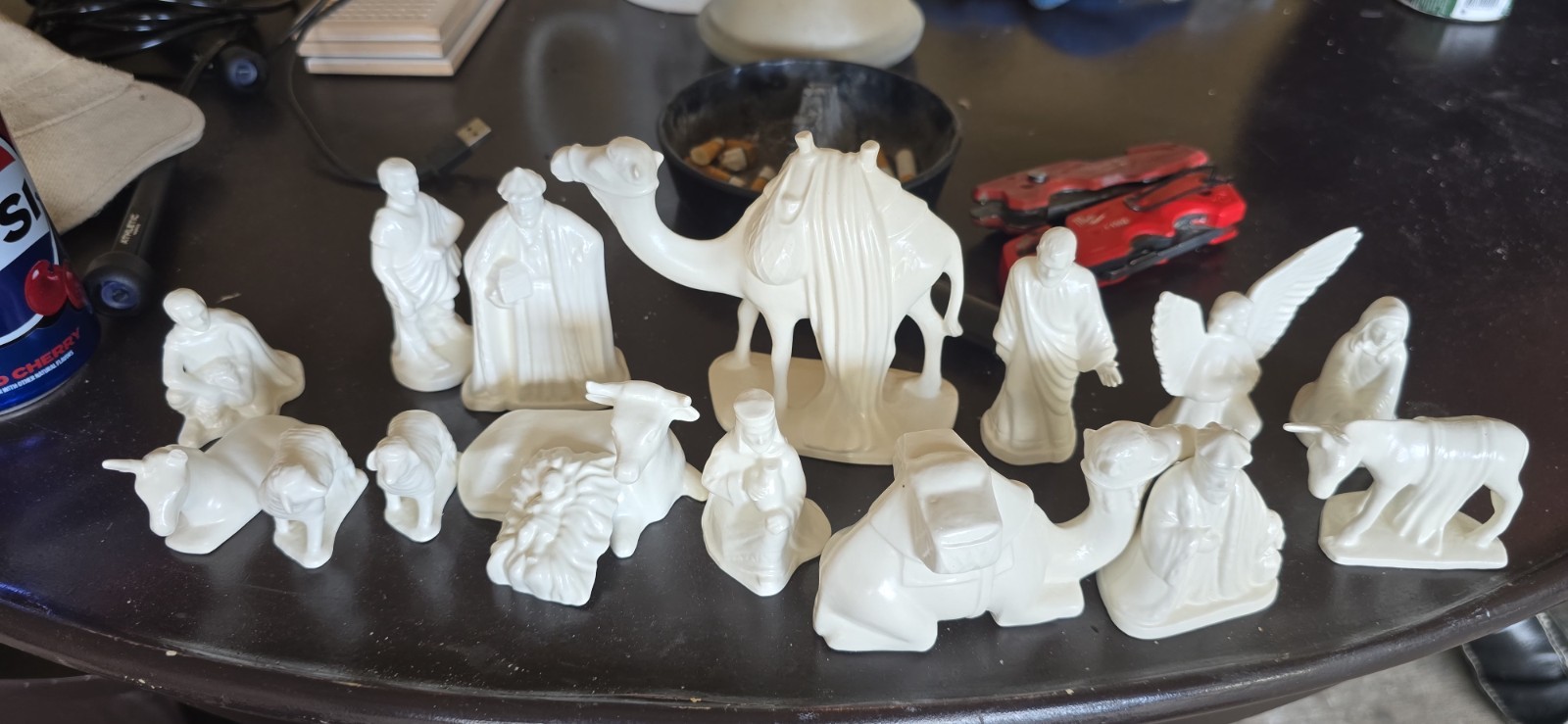 Holland Mold, a 16-piece collection Porcelin Nativity Collection