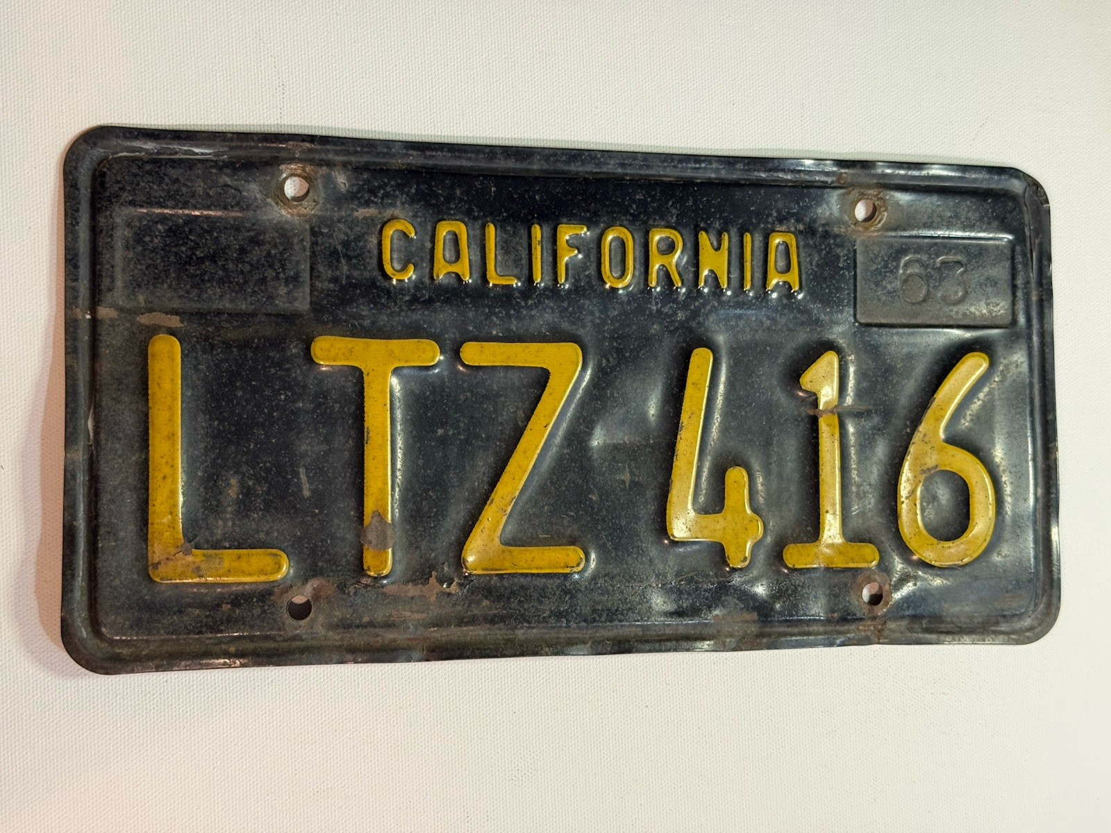 VINTAGE ORIGINAL 1963 CALIFORNIA  LICENSE PLATE BLACK AND YELLOW LTZ 416