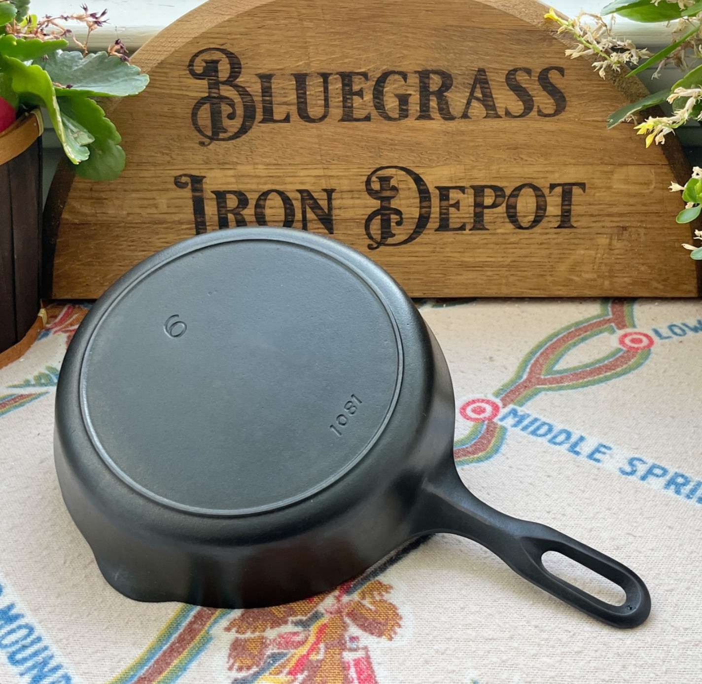 HTF GRISWOLD IRON MOUNTAIN #6, 1081, Antique Cast Iron Skillet - RESTORED