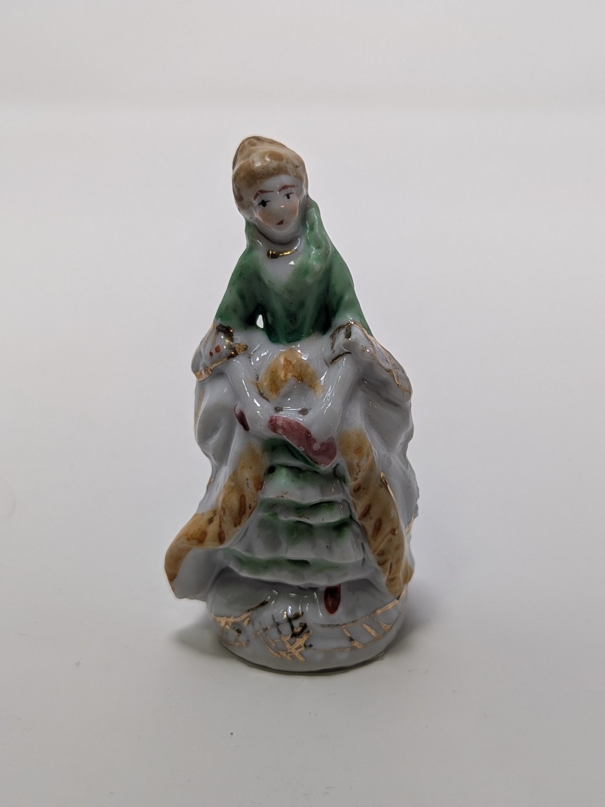 Vintage LADY FIGURINE Victorian, COLONIAL, Southern Belle REGAL & CHARMING Japan