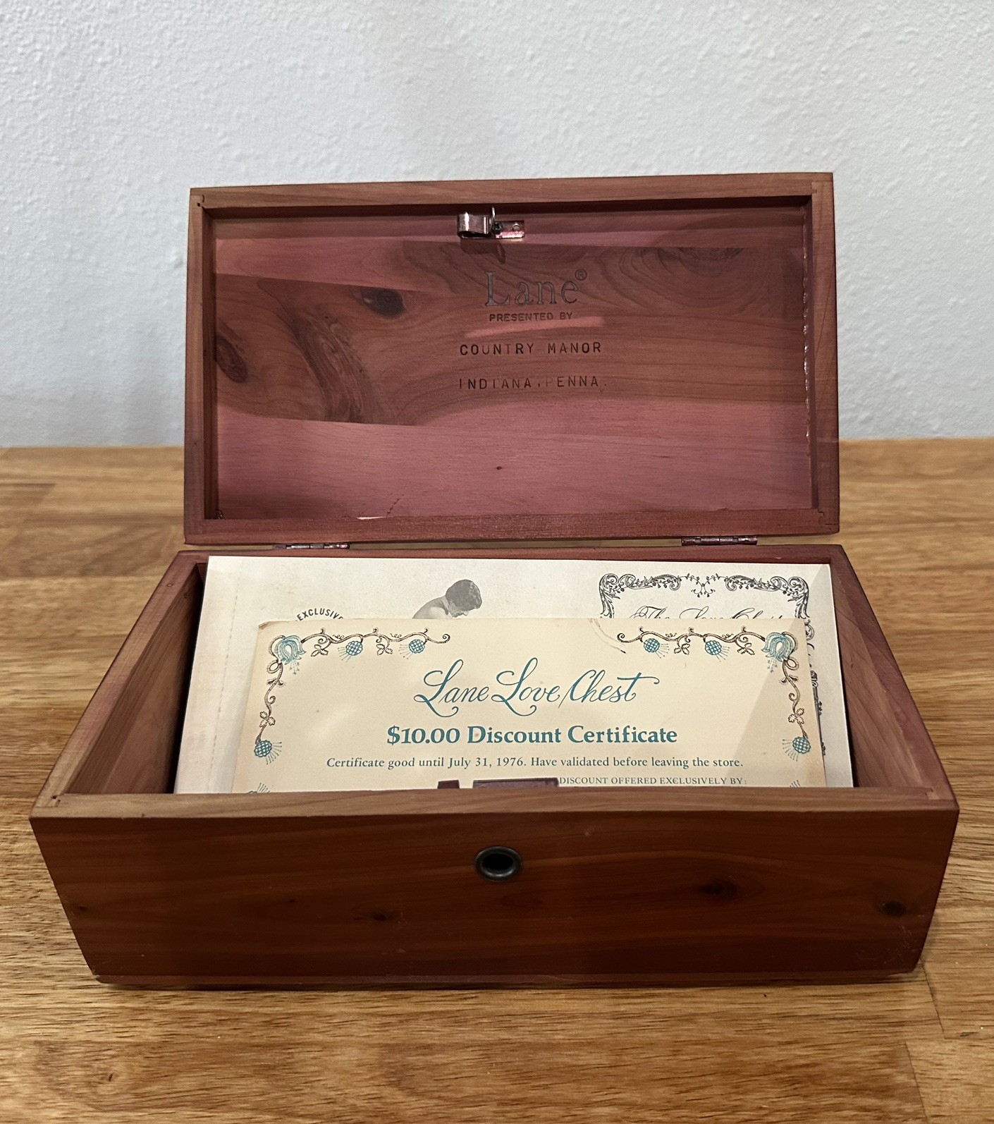 Vintage Lane Mini Cedar Chest Handkerchief Trinket love Box with Store Ad NO Key