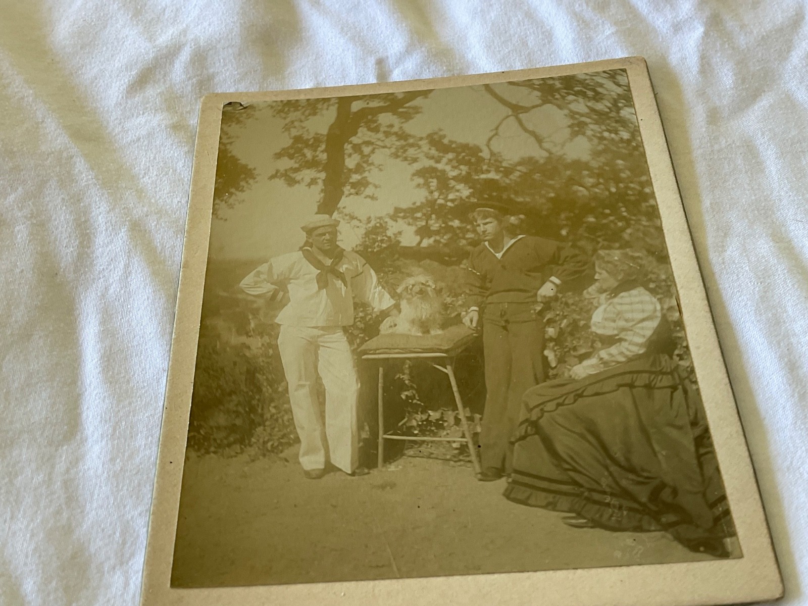 CABINET CARD 2 SAILORS PUPPY MOTHER EARLY 1900s NOTE HATS BEAUTIFUL PUPPY