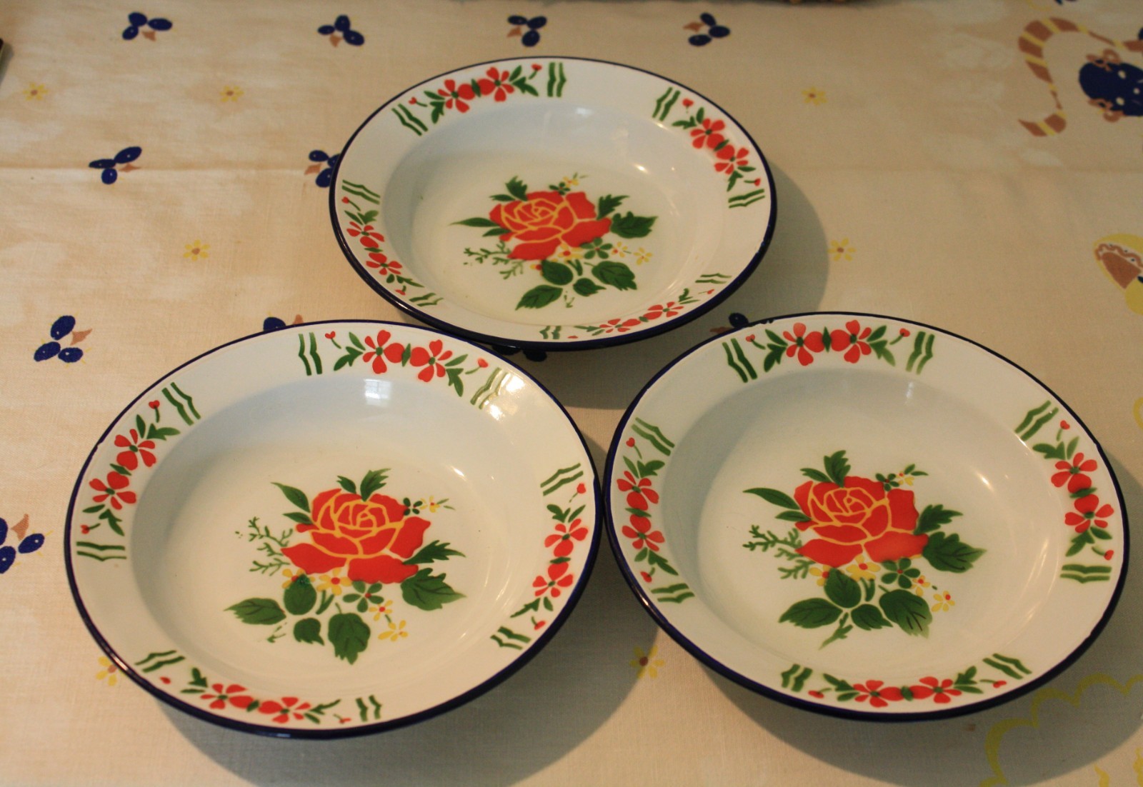 3 vintage Lucky Elephant heavy-gauge steel enamelware soup bowls (7