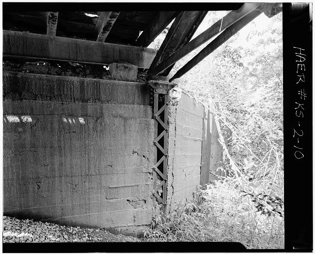 Photo:Meriden Kansas 1981 Rock Creek Bridge Truss Support Columns