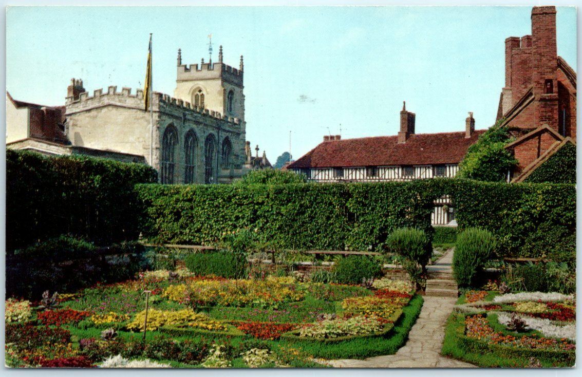 Postcard - The Elizabethan Knott Garden, New Place, Stratford-upon-Avon, England