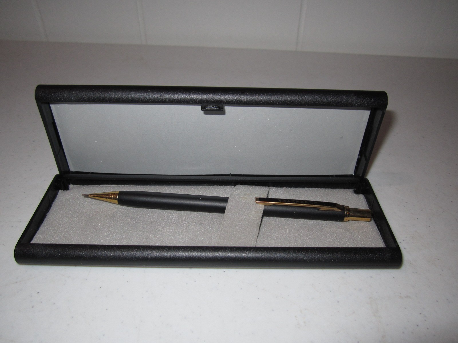 Vintage Eversharp Writing Innovation Astronaut Style Black Pen with Case