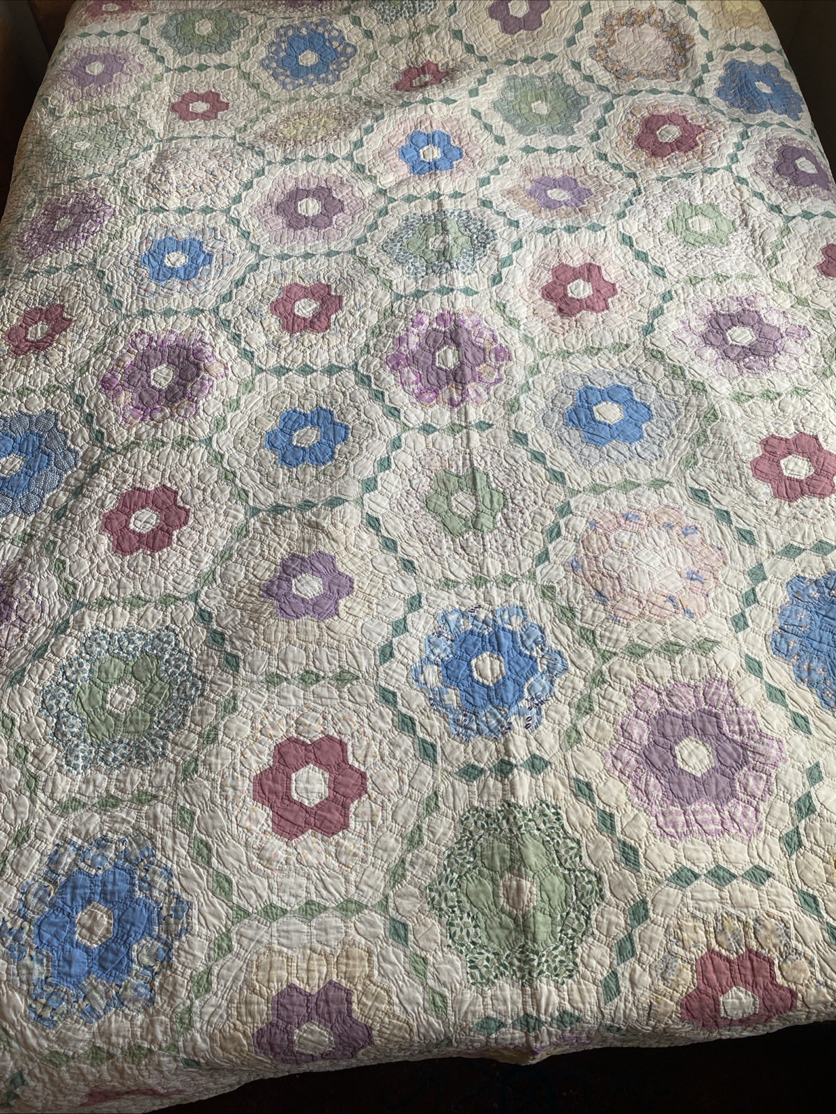 Vintage Beautiful Grandmas Flower Garden Hand Sewn Quilt  76”x92”