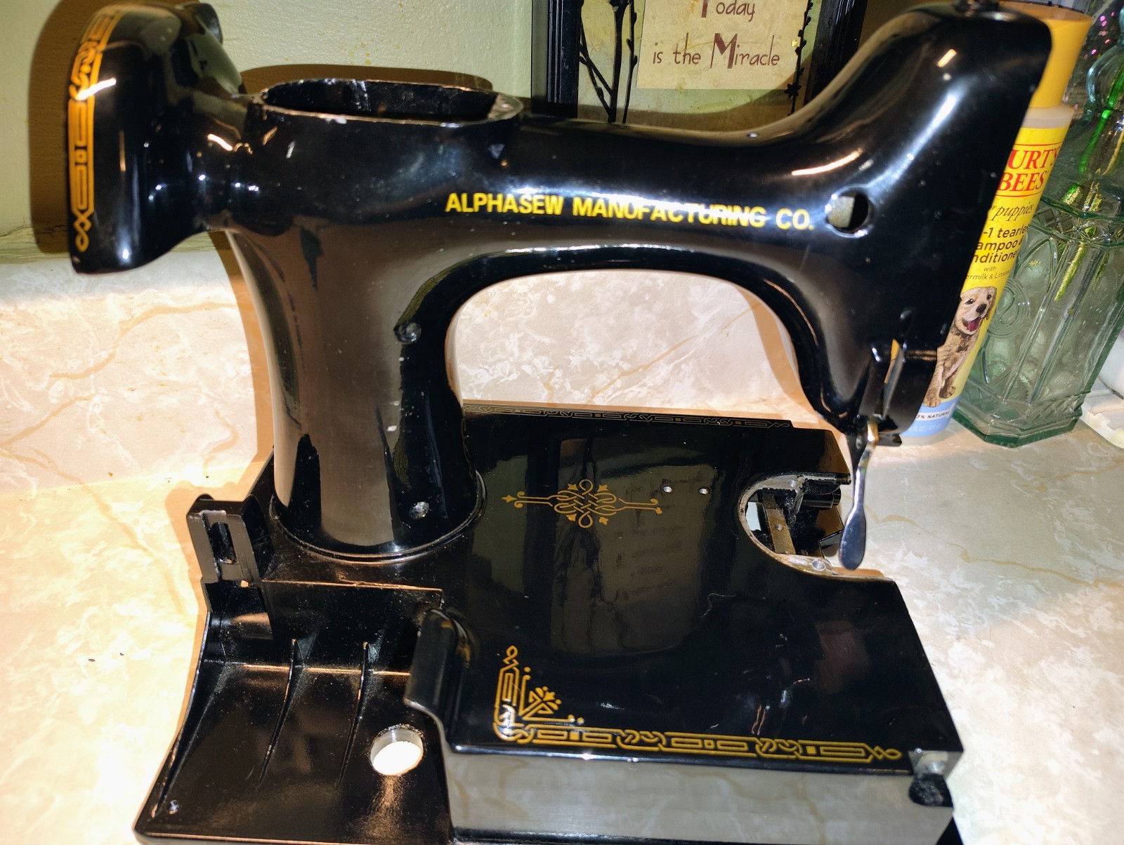 Alphasew Hulled Machine Body -Looks Like A Vintage Singer Featherweight.