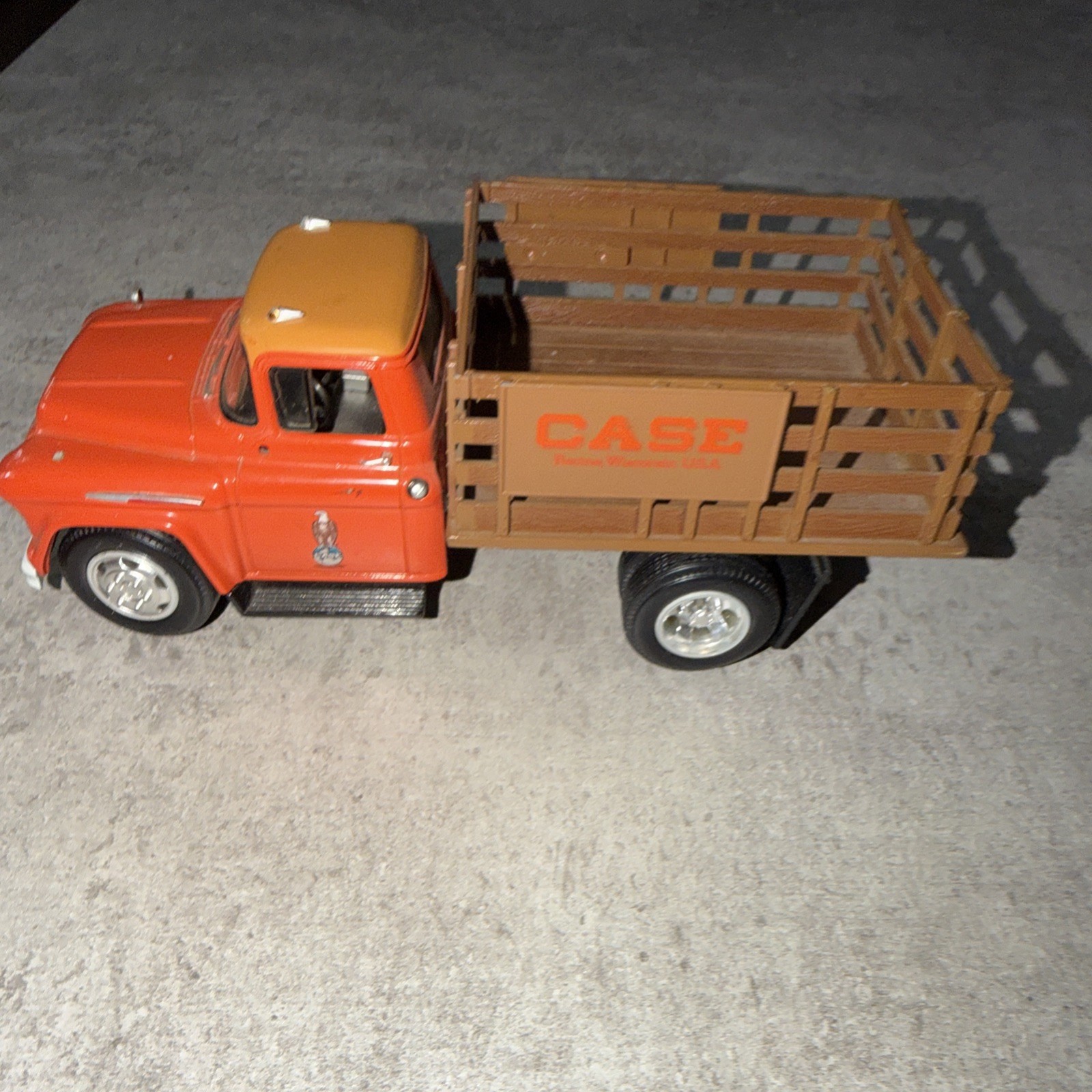 ERTL 1/25 1957 CHEVROLET STAKE TRUCK  CASE DIE-CAST STOCK# 426 TASKMASTER V8