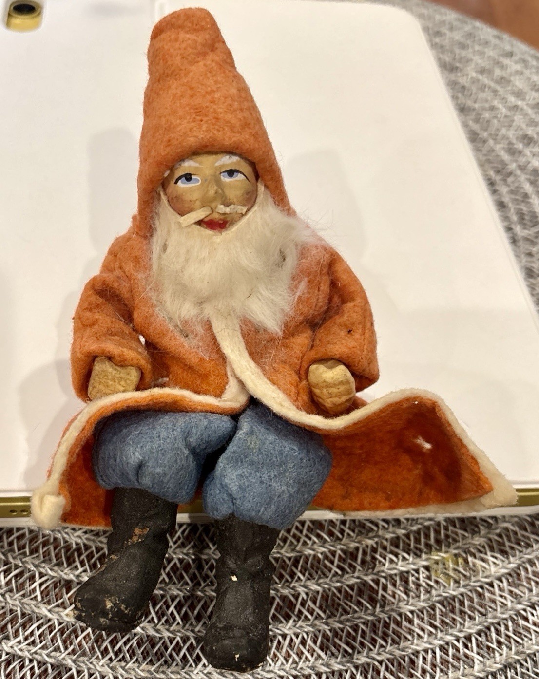 RARE ANTIQ GERMANY BELSNICKEL CLAY FACE HANDS SITTING SANTA FELT BLUE PANTS 1900