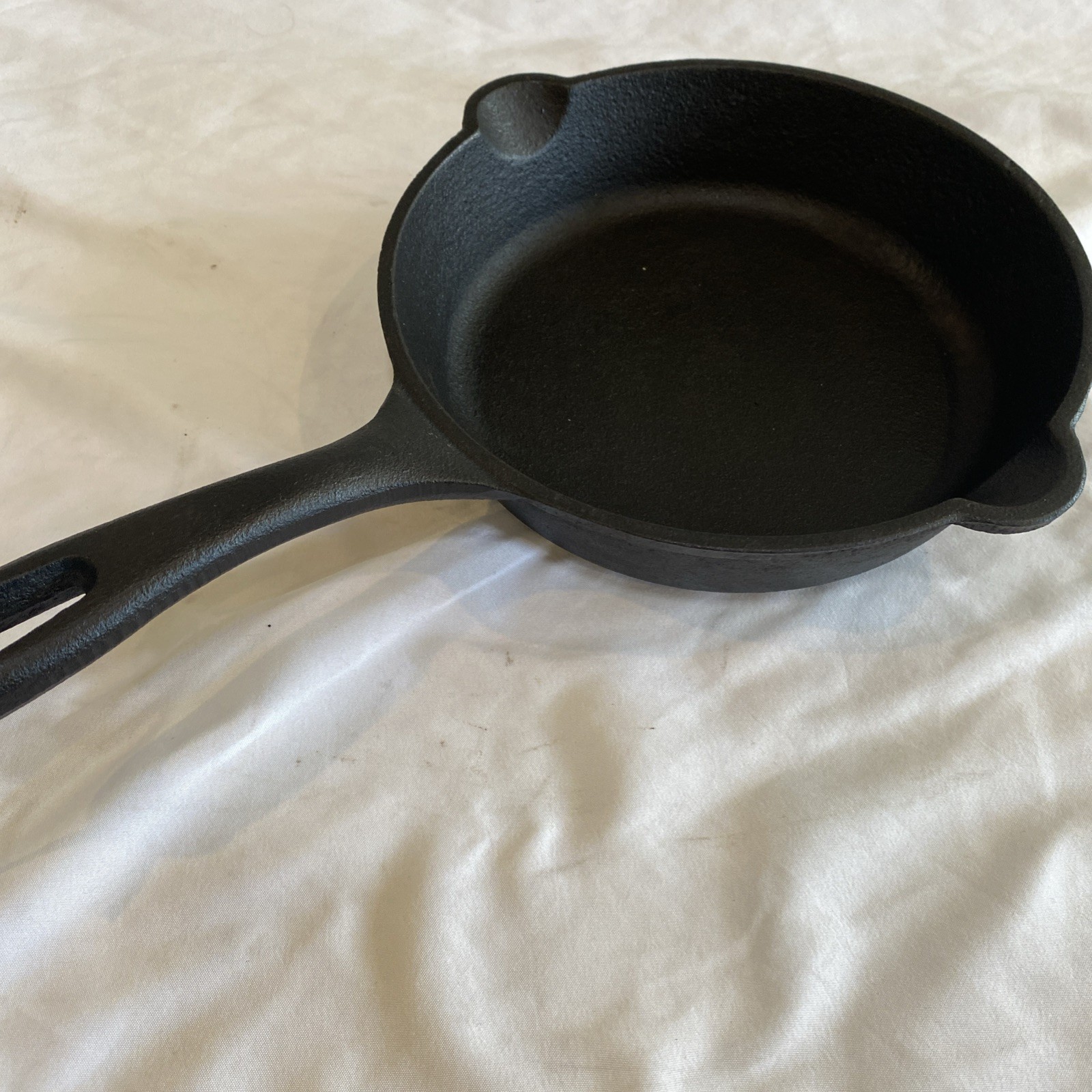 RESTORED 8 Inch Cast Iron Skillet Unmarked Double Spout SEASONED RESTORED 8 Inch Cast Iron Skillet Unmarked Double Spout SEASONED