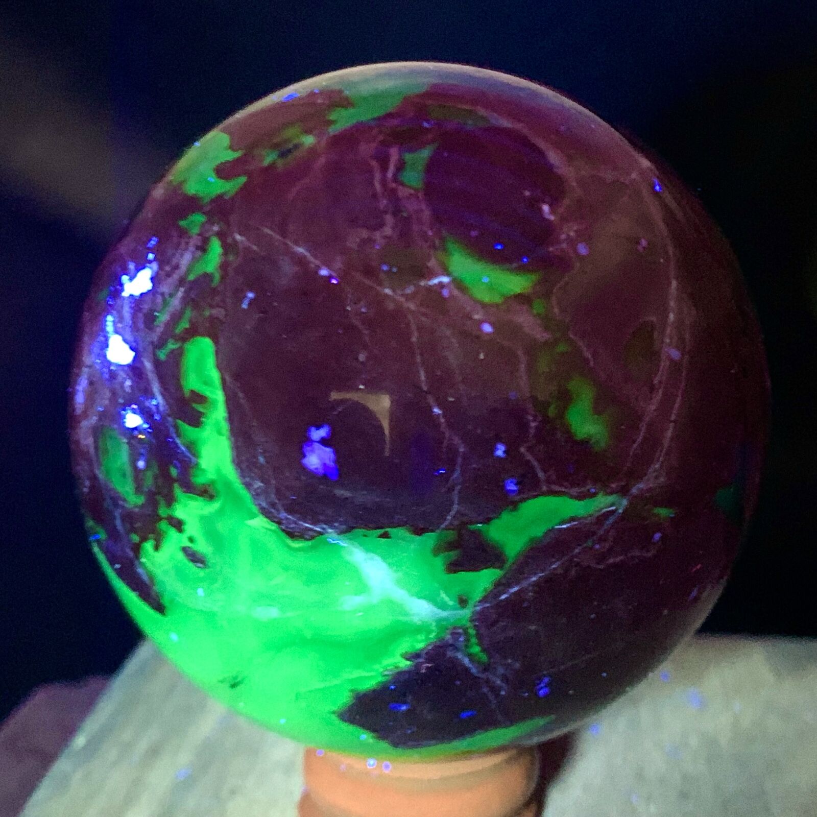 397G Natural Silver Light Agate crystal Sphere Ball Glow Under UV Light