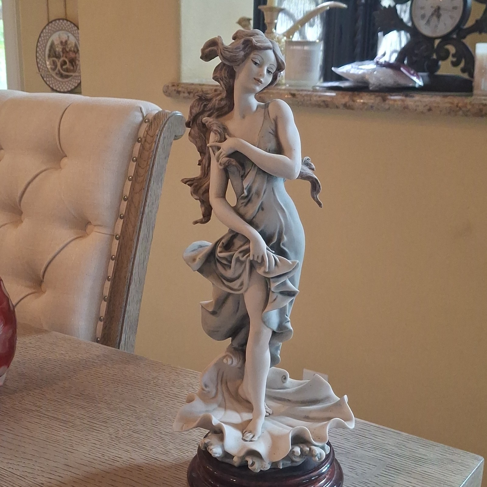 Giuseppe Armani Florence 1992 Woman Porcelain Figurine Hand Painted Signed Giuseppe Armani Florence 1992 Woman Porcelain Figurine Hand Painted Signed