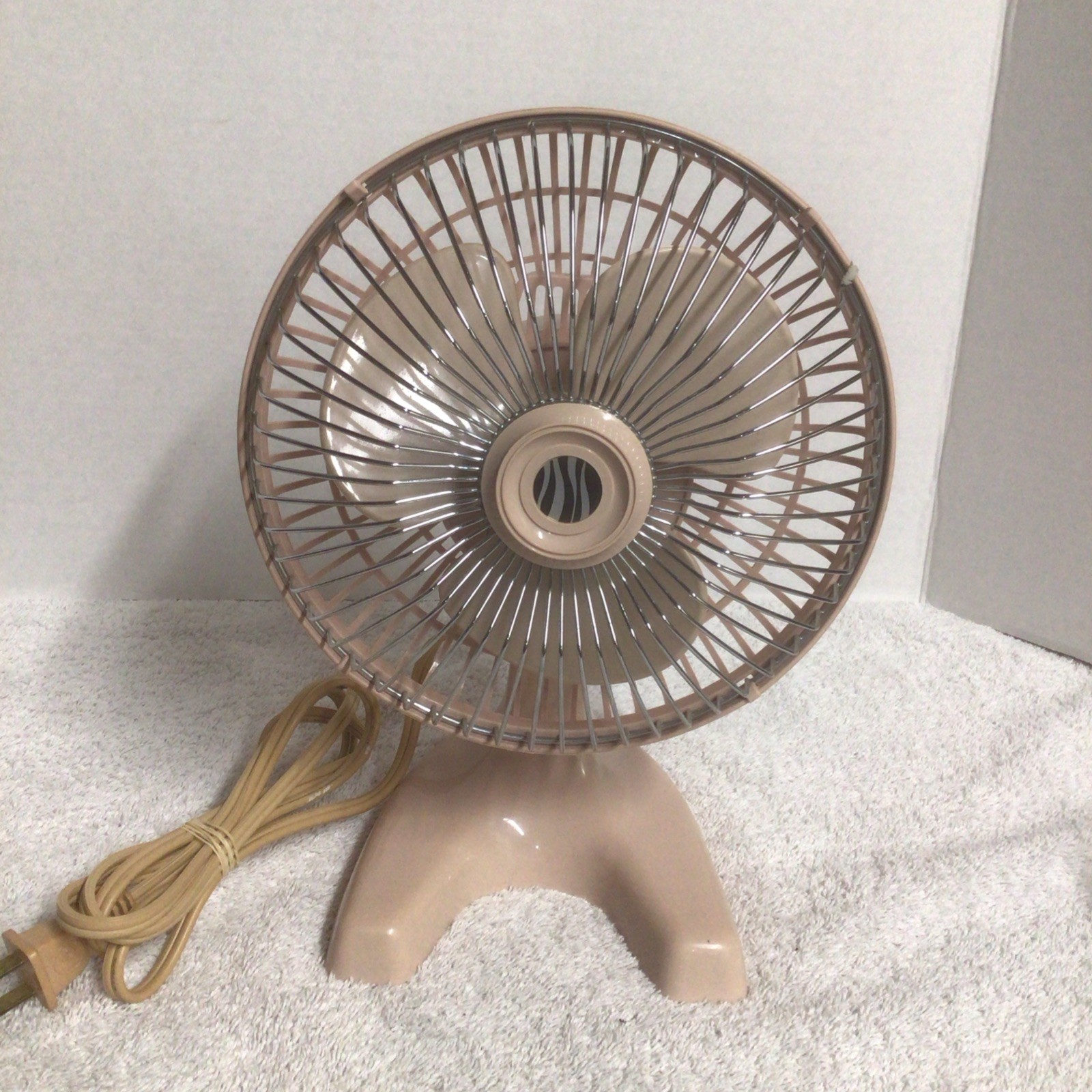 VTG Retro Kuo-Horng KH-06R2 2-Speed Tilting Electric Desk 6” Fan Pink WORKS RARE VTG Retro Kuo-Horng KH-06R2 2-Speed Tilting Electric Desk 6” Fan Pink WORKS RARE