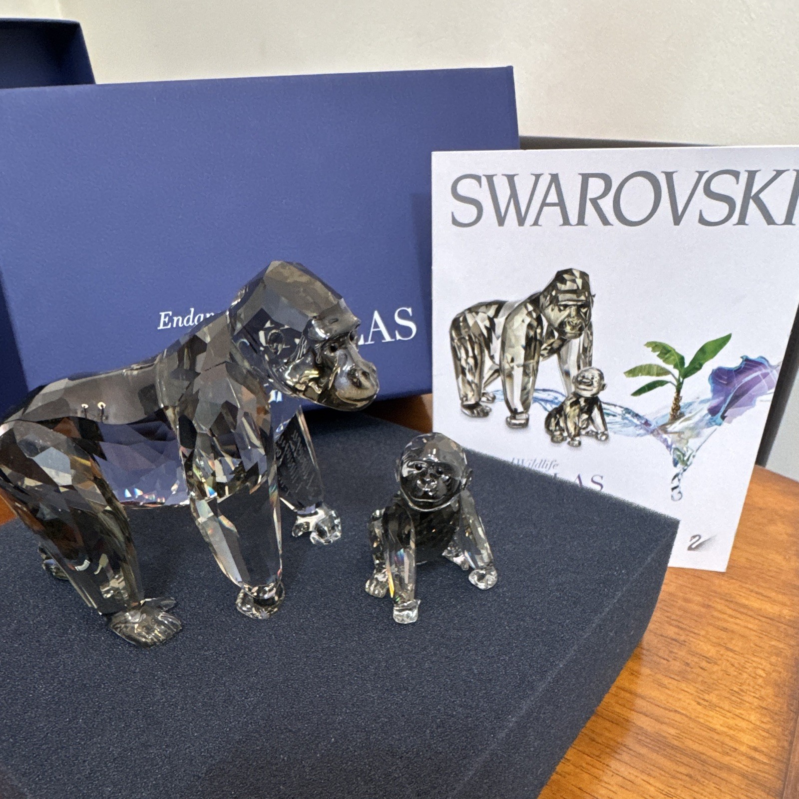 NiB Swarovski Gorillas Mother With Baby Box And Certificate Retired