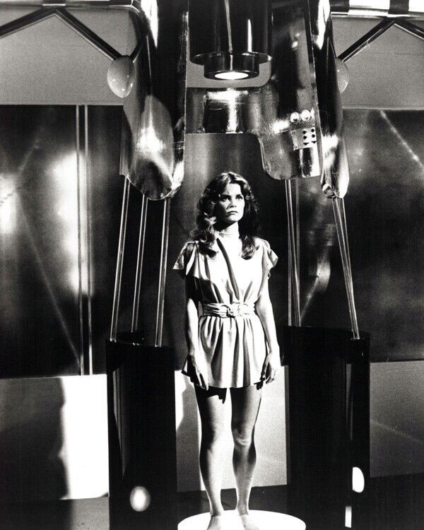 Logan\'s Run 1977 TV Heather Menzies stands barefoot on podium 16x20 Poster