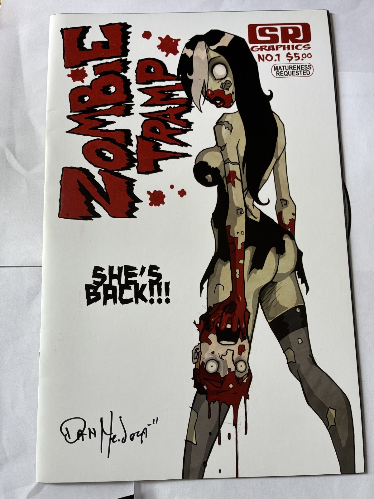 ZOMBIE TRAMP #1 FIRST PRINT VERY RARE SIGNED BY DAN MENDOZA