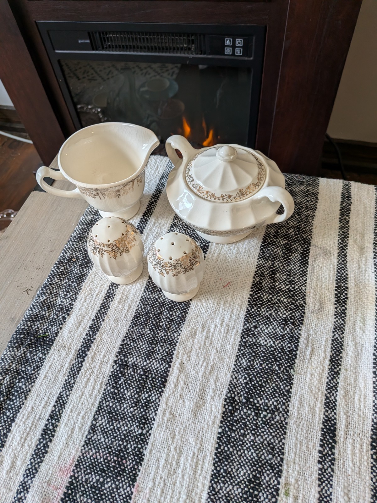 Complete Set Of Vintage Sebring Dinnerware