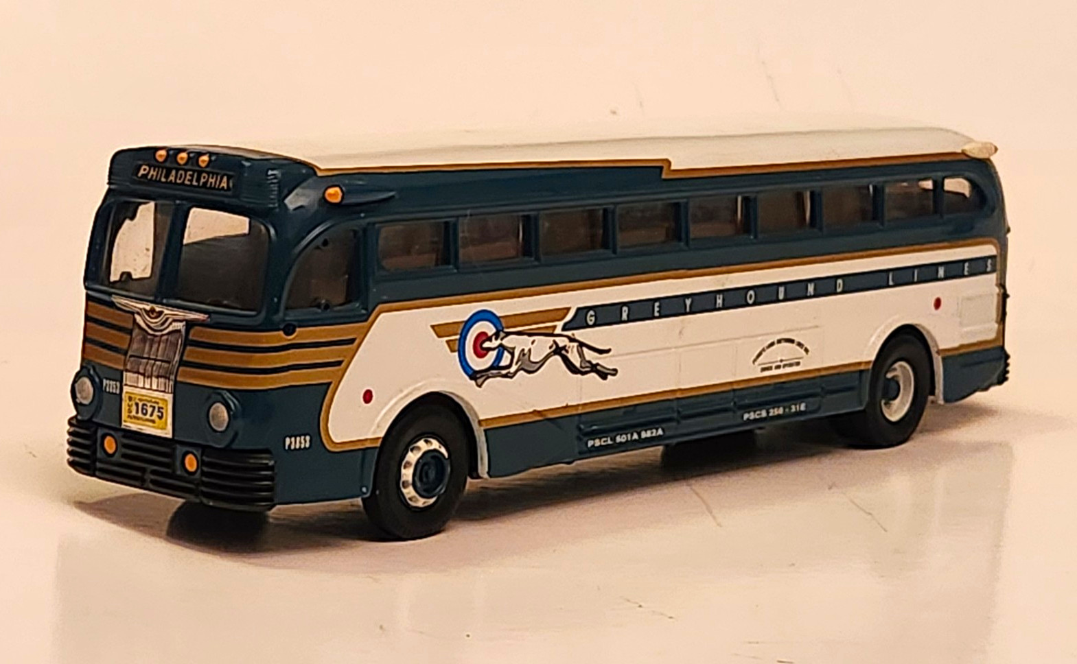 CORGI. Greyhound Bus Lines. Yellow Coach. PHILADELPHIA Dest. LOOSE. No Box 1/50