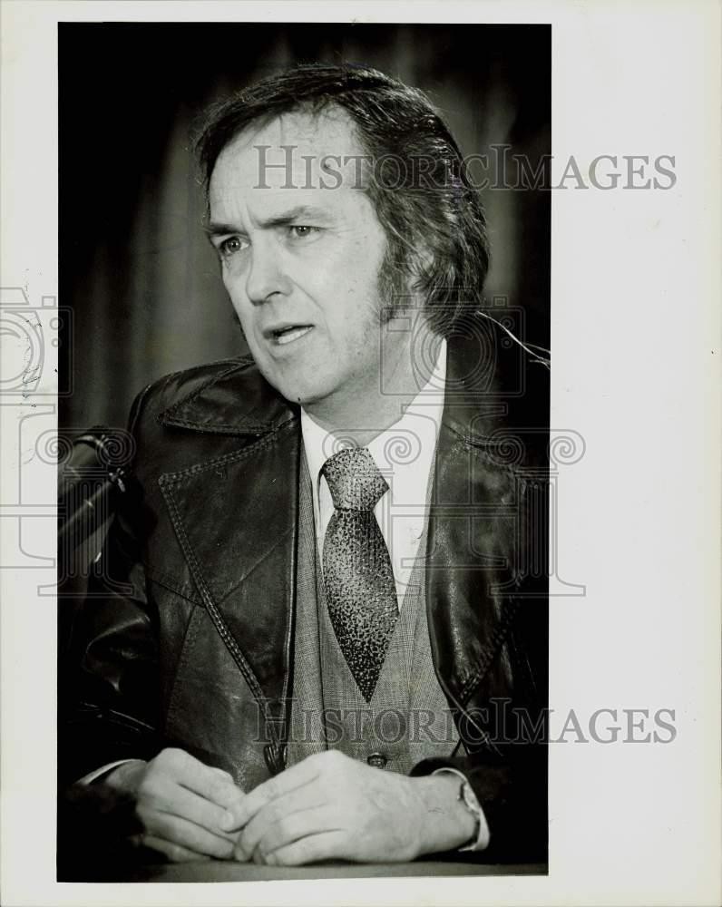 1981 Press Photo William Belk speaks at conference - lra13057