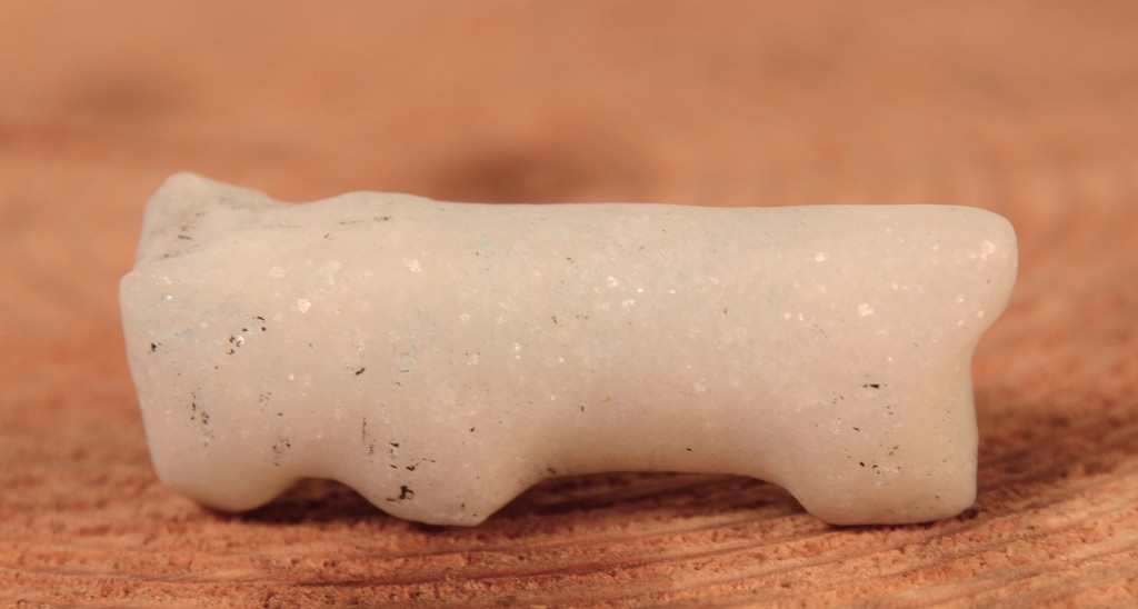 Vintage Zuni Pueblo  White Bobcat  Fetish ca 1960-1980