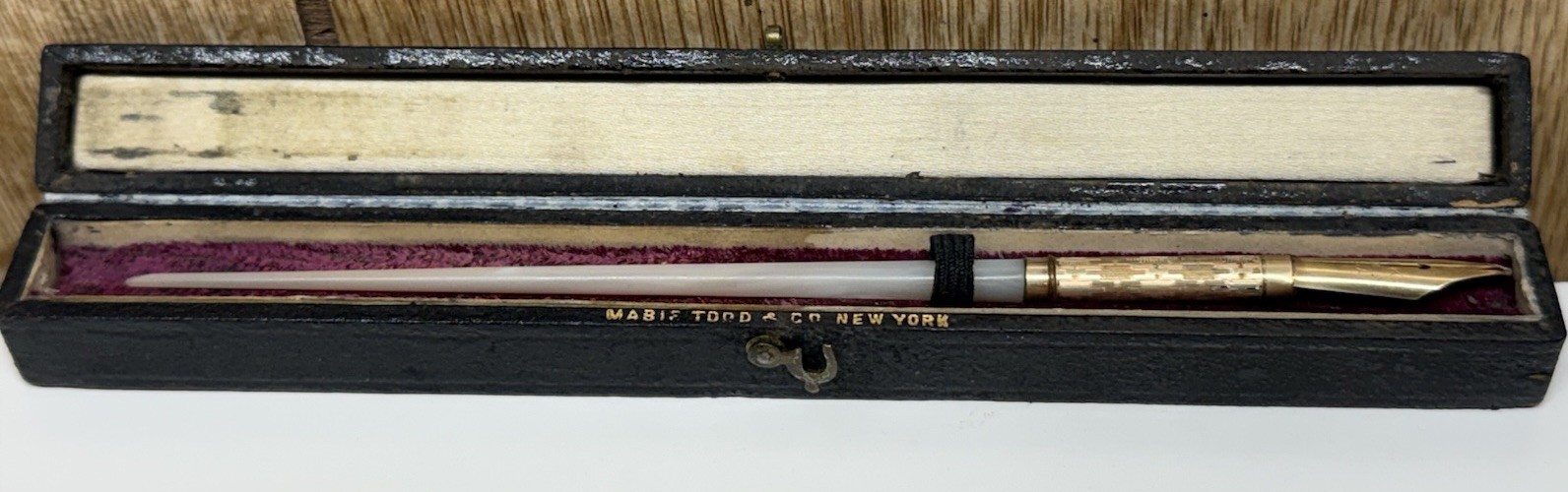 Antique Victorian MABIE TODD & CO NEW YORK Mother of Pearl Dip Pen 14K Gold Nib Antique Victorian MABIE TODD & CO NEW YORK Mother of Pearl Dip Pen 14K Gold Nib