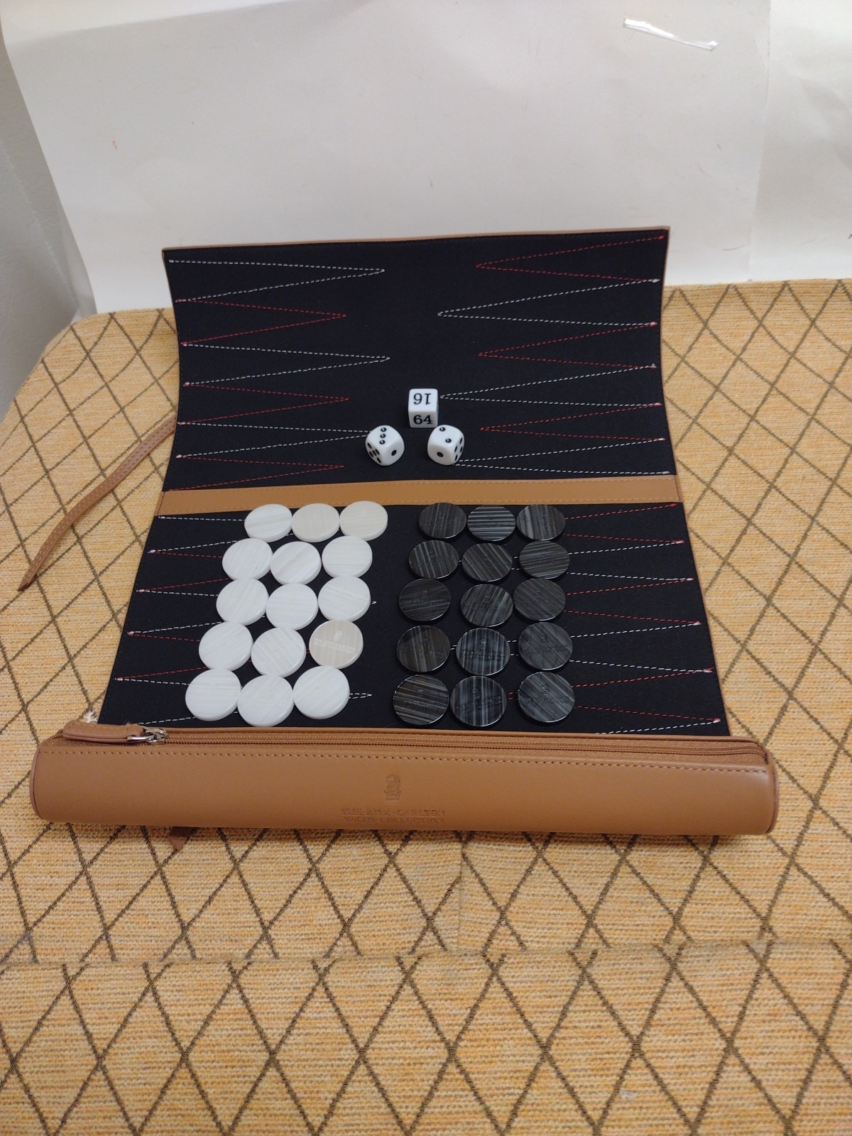 Ritz Carlton Yacht Collection Travel Backgammon Embossed Folding LeatherCase 11\