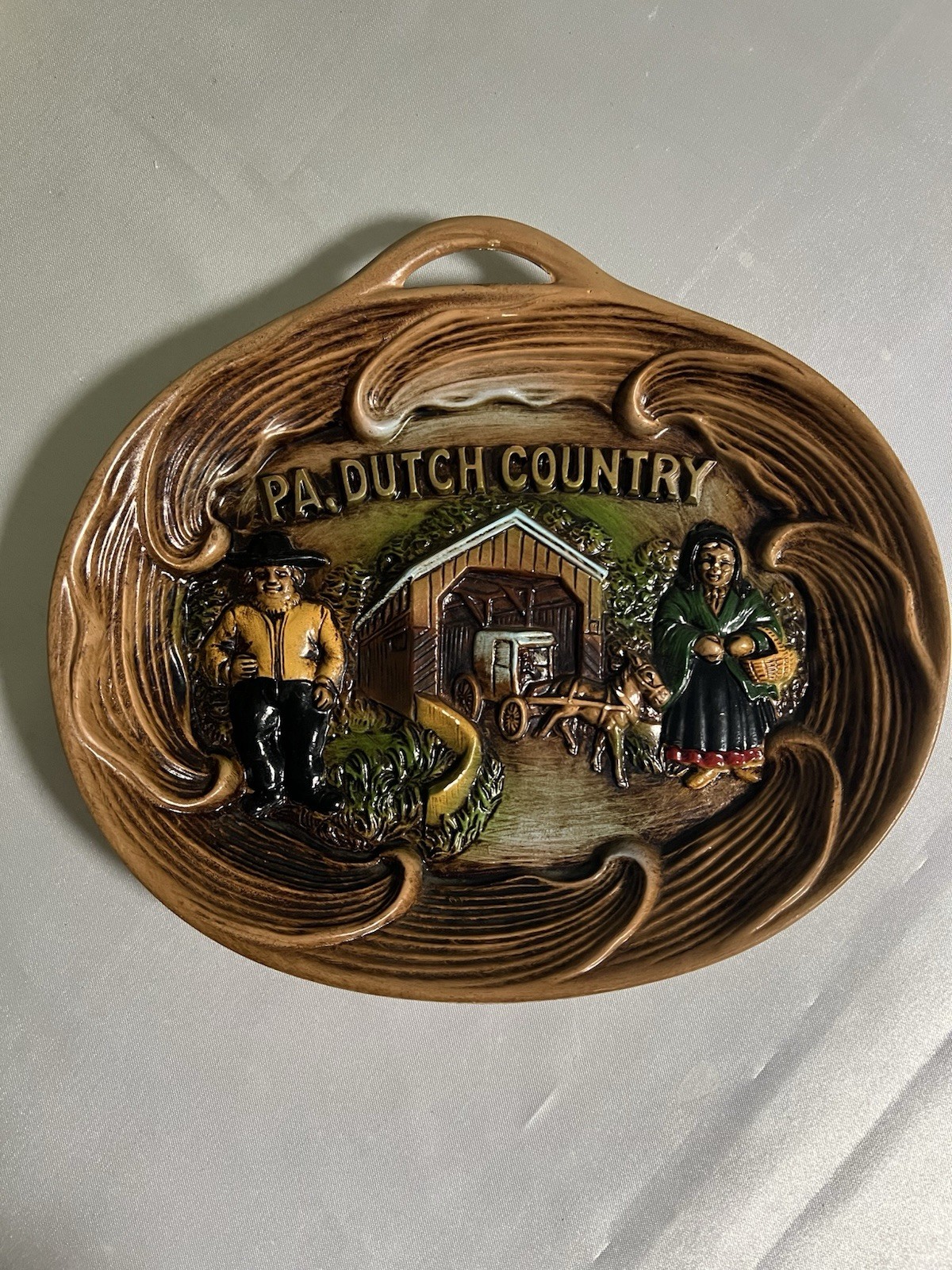 Vintage Amish Pennsylvania Dutch Country 3D Ceramic Wall Plaque Made In Japan