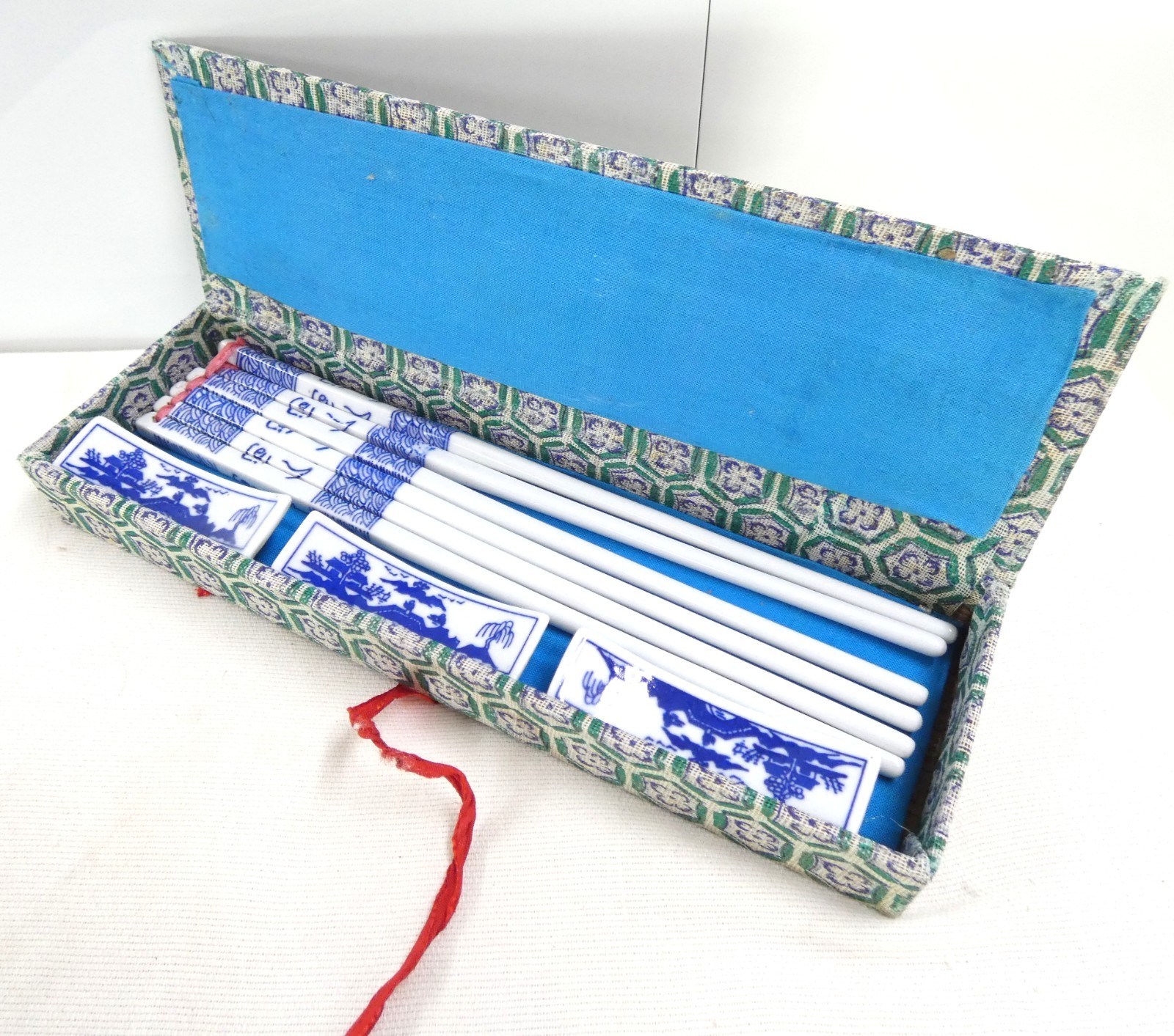 Vintage Chinese Blue & White Porcelain Copstick Silk Box Set Vintage Chinese Blue & White Porcelain Copstick Silk Box Set