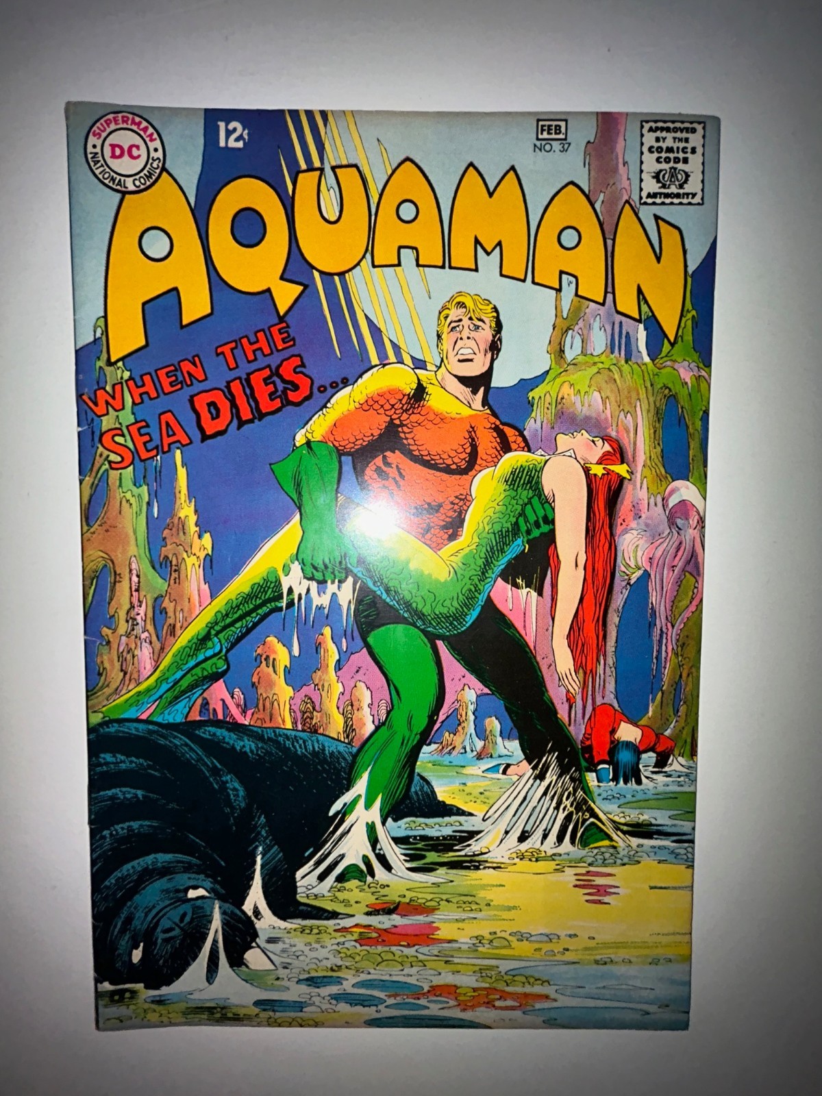 AQUAMAN #37 * SOLID, GLOSSY, FLAT 7.5 Comic book from  1968