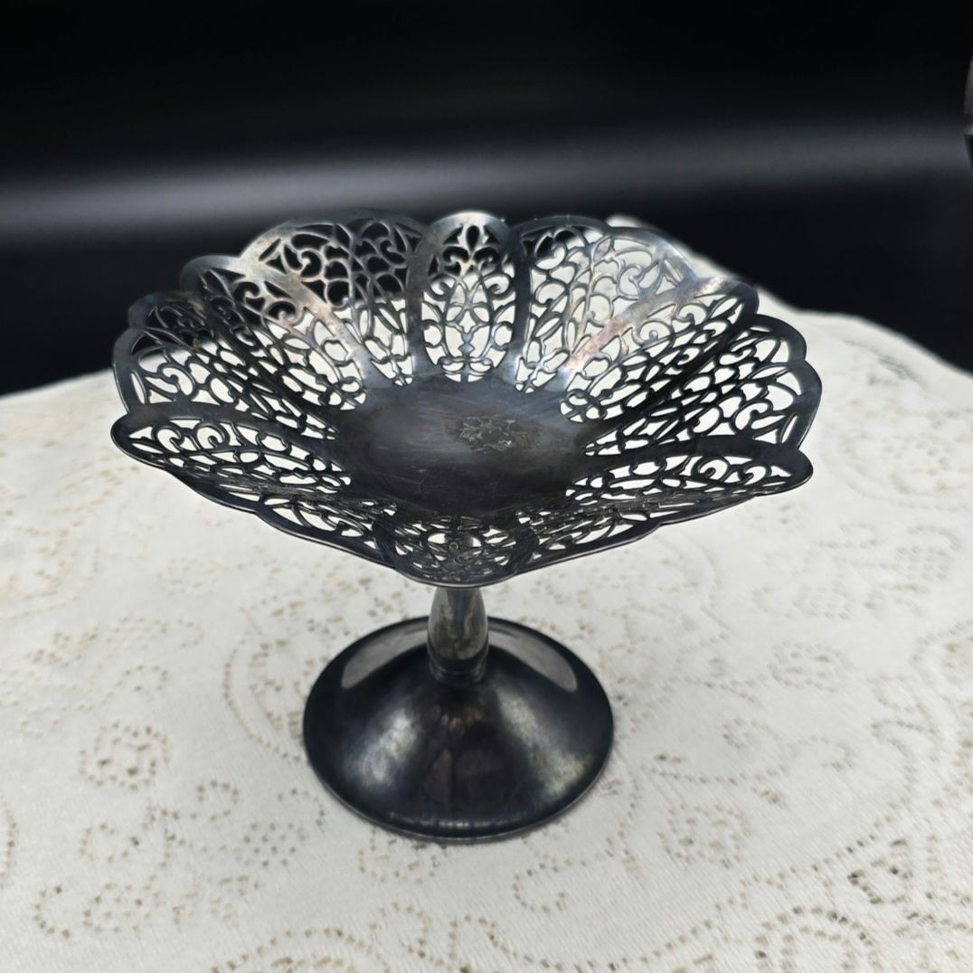 Vintage International Silver Co Lovelace Silverplate Pedestal Compote Dish