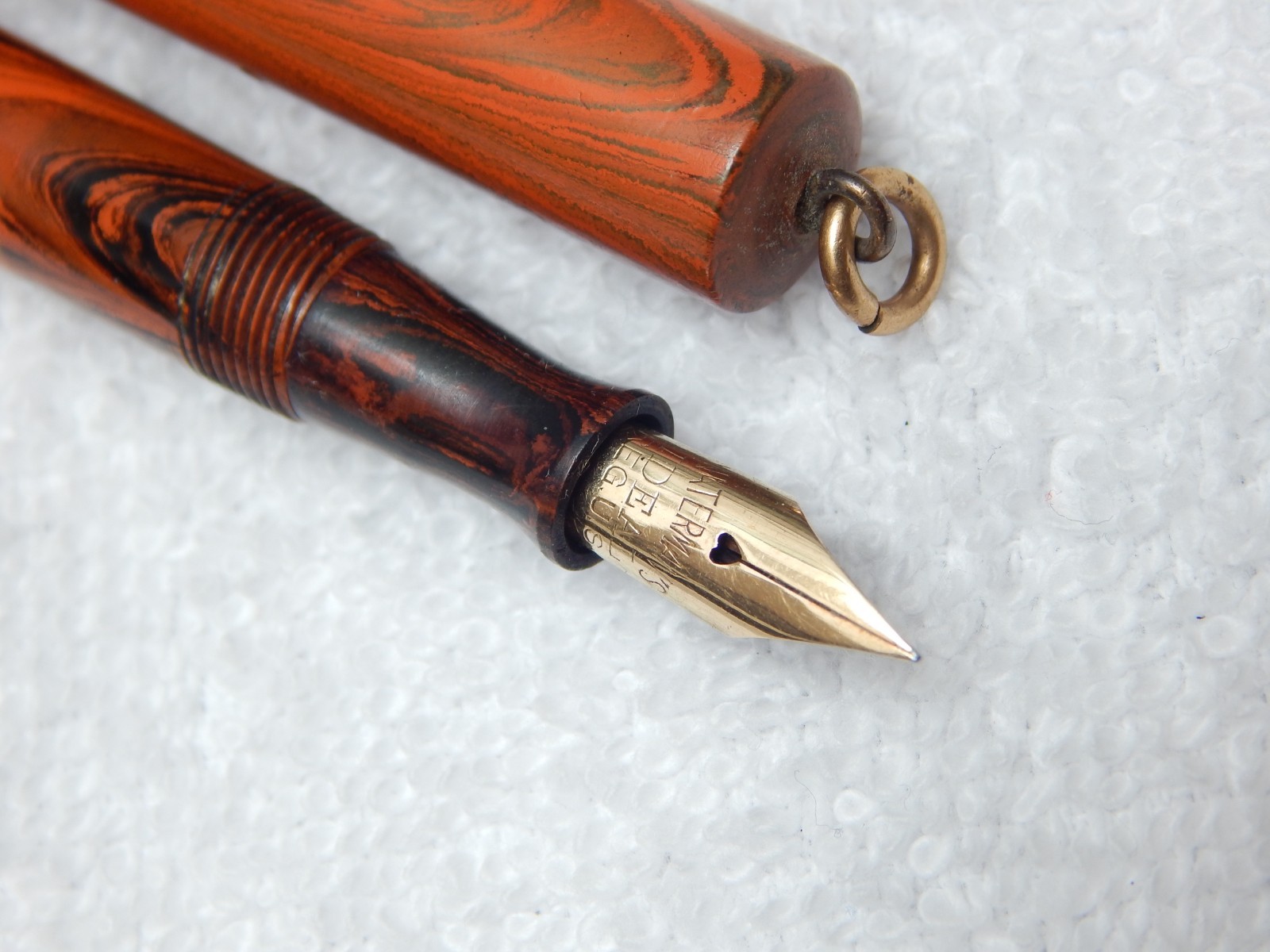 LOT# 422Q. VINTAGE WATERMAN 'S 52 1/2 V RED RIPPLE FOUNTAIN PEN. FLEX NIB.