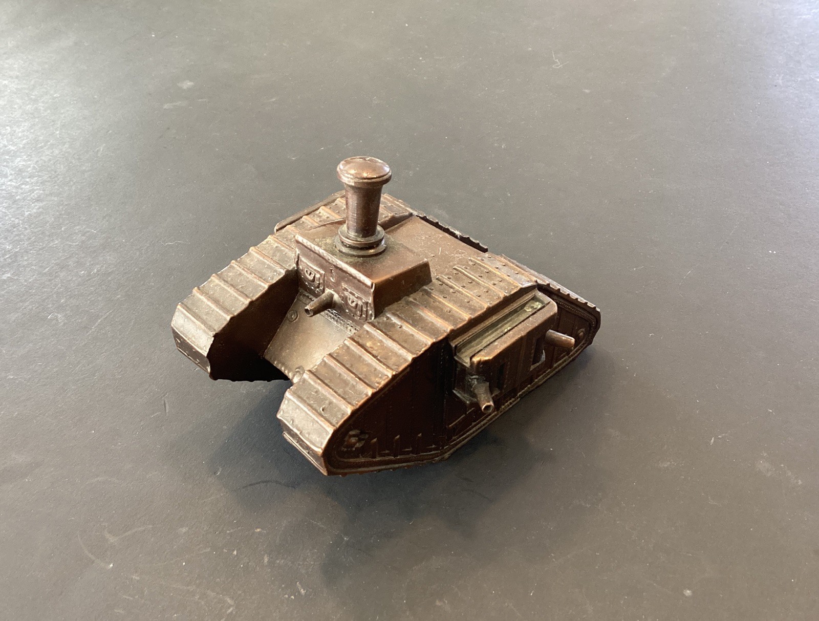 Rare 1919 Ronson Metal WWI BRITISH MARK I Tank Striker Table Lighter 