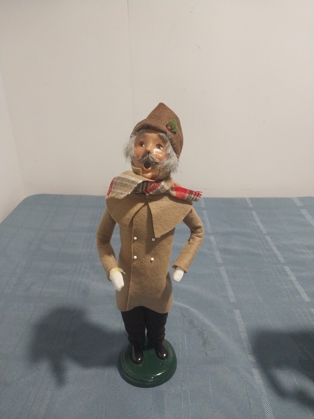 BYERS CHOICE MAN CAROLER VINTAGE 1998 TAN COAT MUSTACHE 