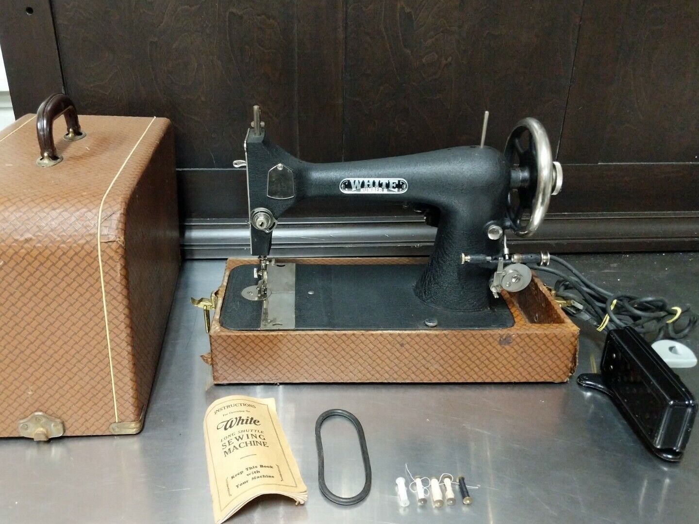WHITE Long Shuttle Sewing Machine and Case. E-6354. Excellent Vintage. 