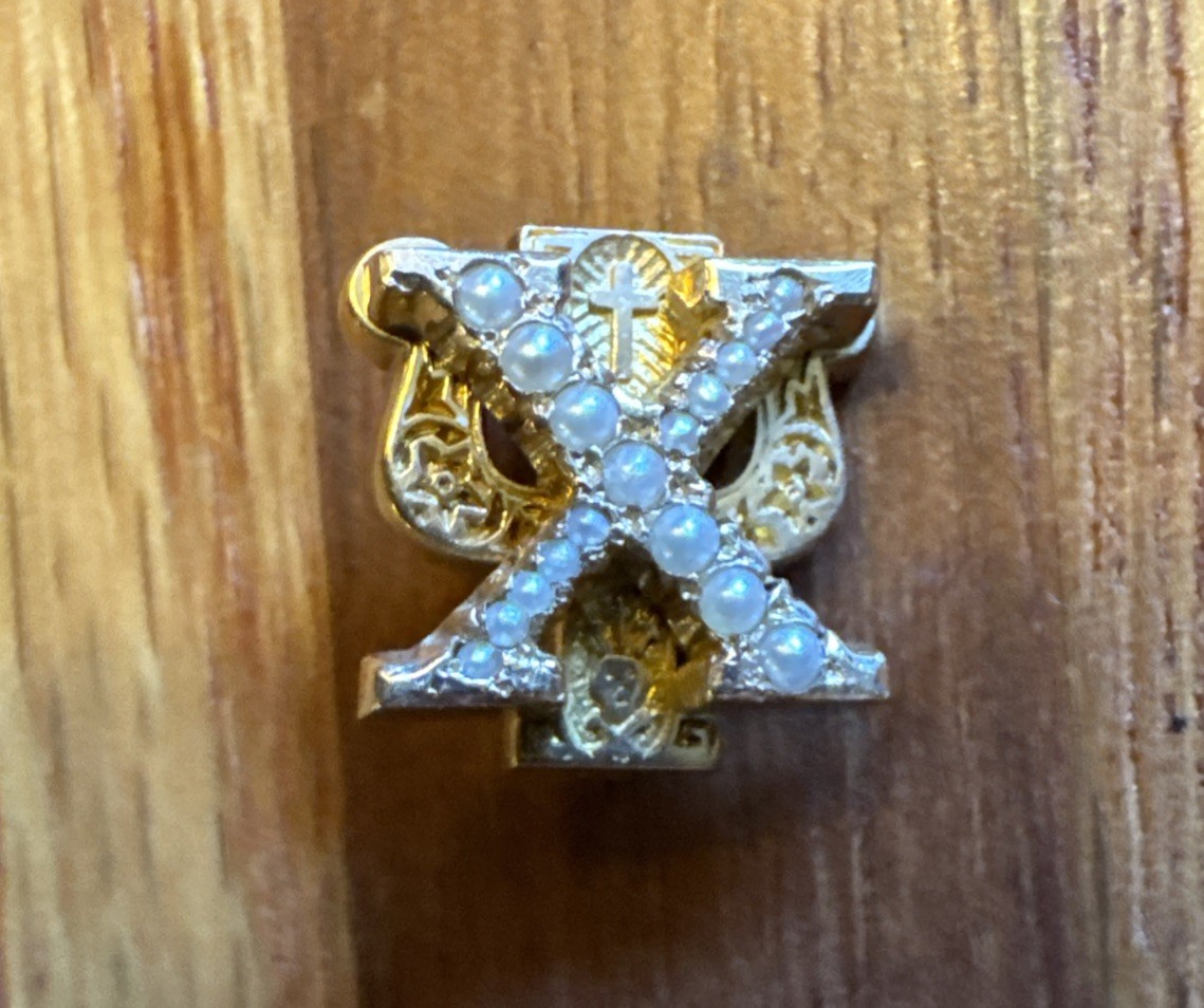 Vintage Chi Psi 10K Yellow Gold And Seed Pearls  Fraternity Pin