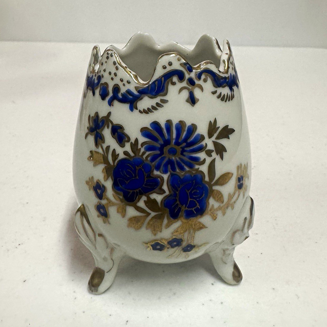 Vintage Napco porcelain egg shell footed vase