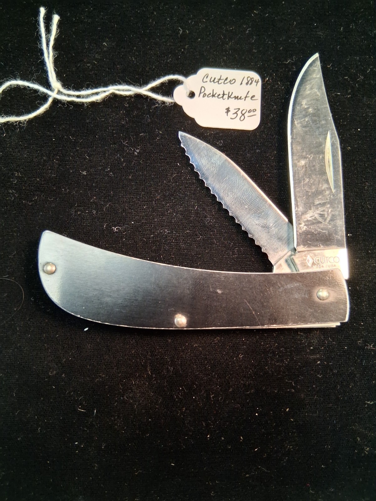 Cutco Brand 1884 2 Blade Black Metal Hadled Pocket Knife U.S.A. (Lot #9236) Cutco Brand 1884 2 Blade Black Metal Hadled Pocket Knife U.S.A. (Lot #9236)