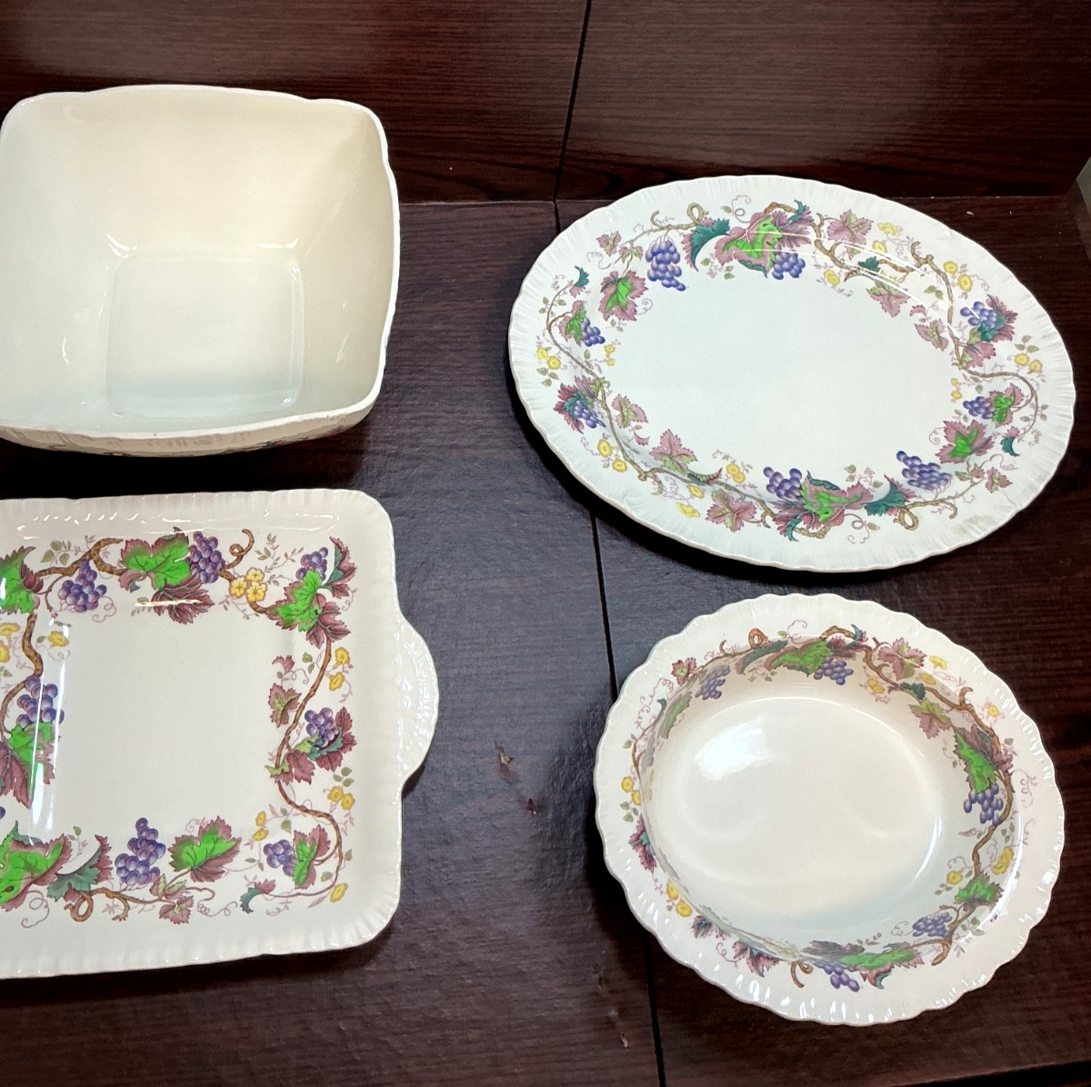 4 PCS WEDGWOOD OF ETRURIA & BARLASTON - ENGLAND - JEFFERSON VINE - PLATTER, BOWL