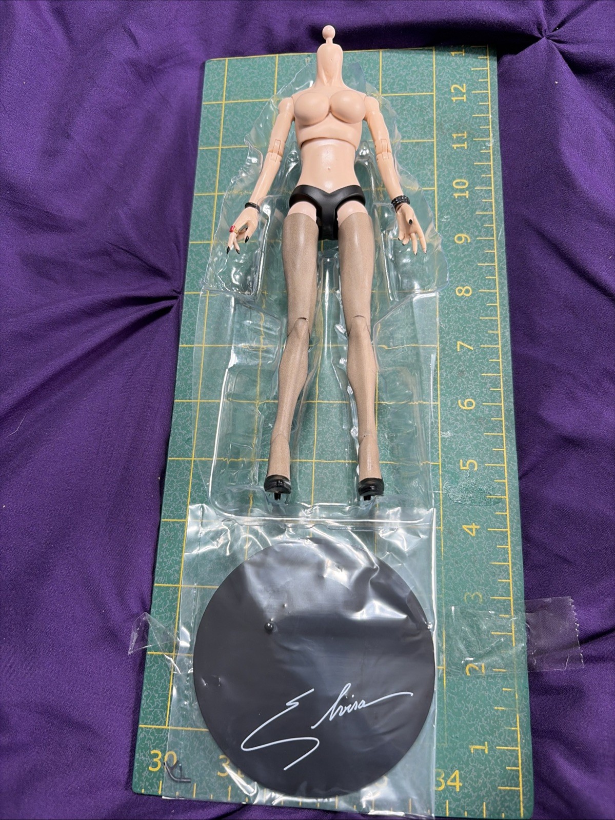 Neca Ultimate Elvira Mistress of Dark 40th Anniversary figure Female Nude Body