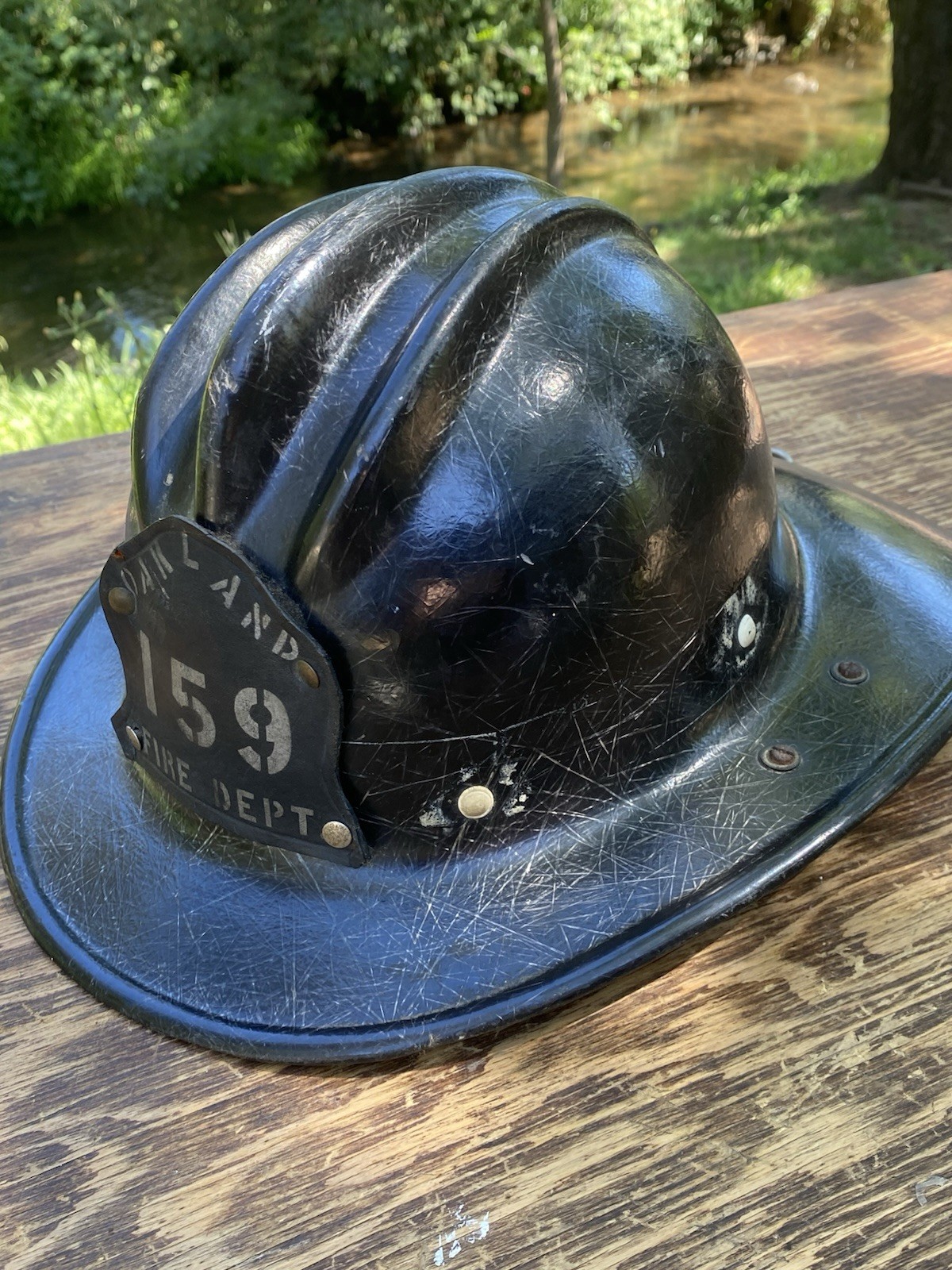 Vintage OAKLAND FIRE FIGHTER HELMET…￼