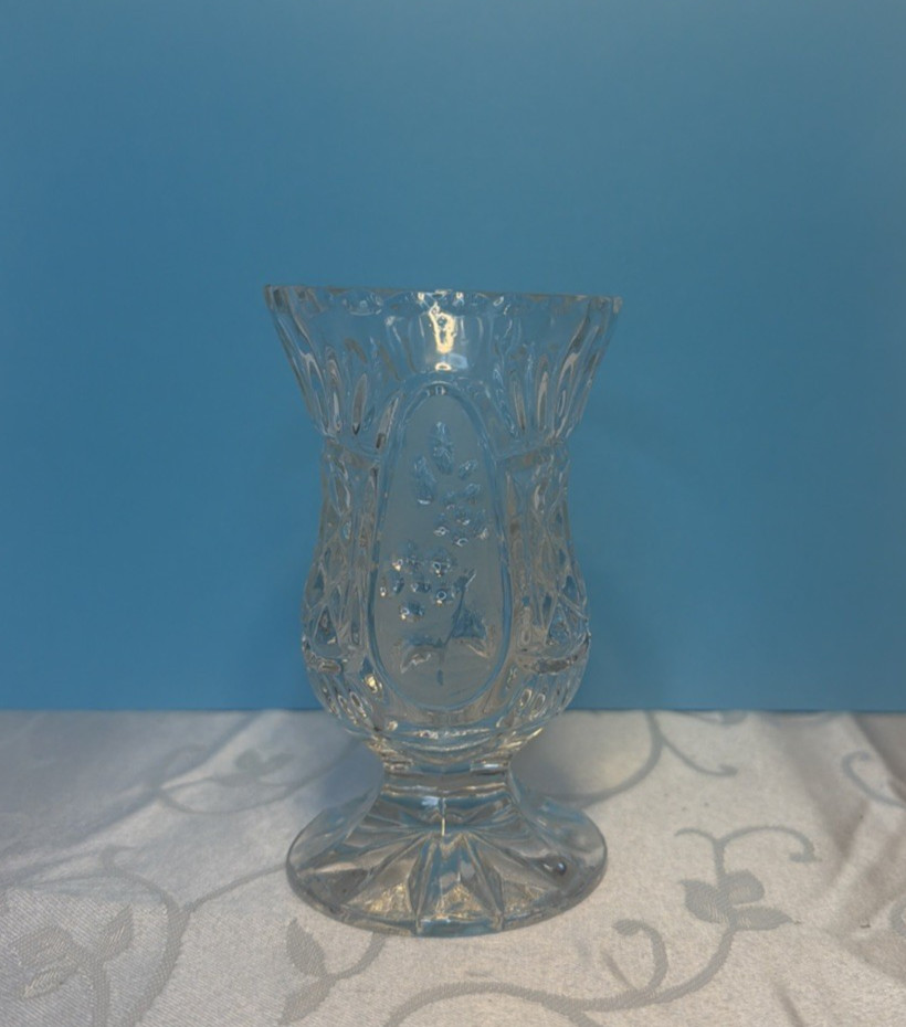 Vintage Kristal Zajecar Yugosolvian Bud Vase Home Decor, 24% Lead, 4.75” Tall