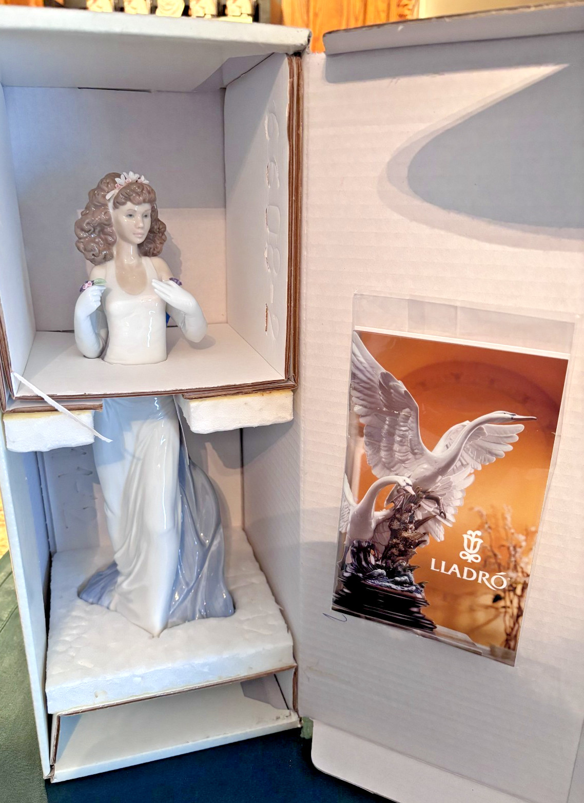 Lladro 6608 “Anticipation” Elegant Woman w Flowers Figurine Limited Edition BOX