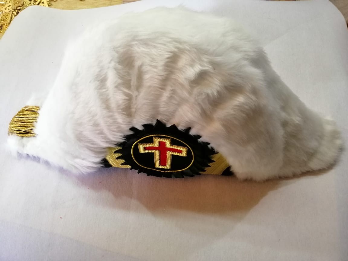Commander's Crest: Regal Legacy Masonic Knights Templar Past Commander Chapeau