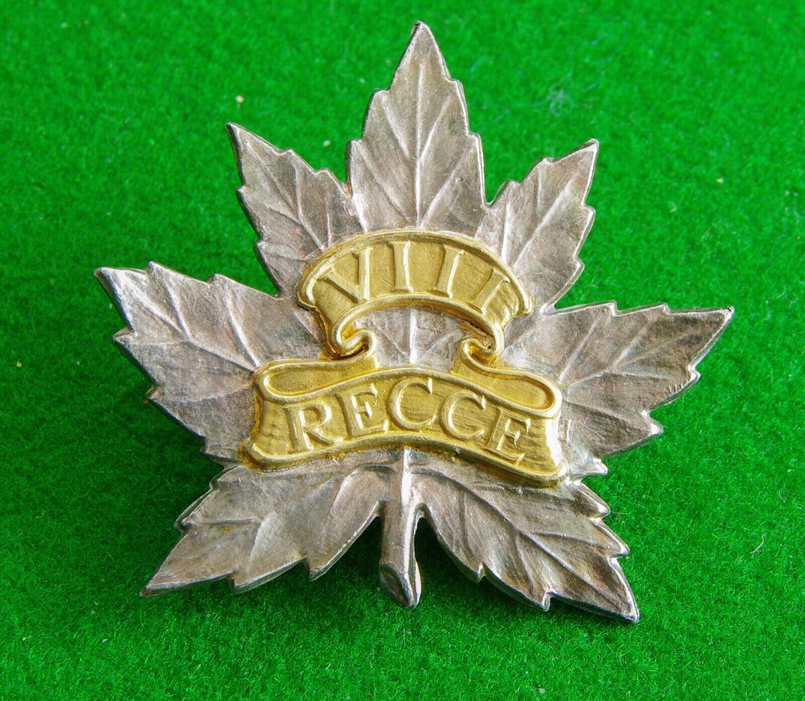 Scarce VIII One Piece Early Recce Canadian Cap Badge - Tests as Silver