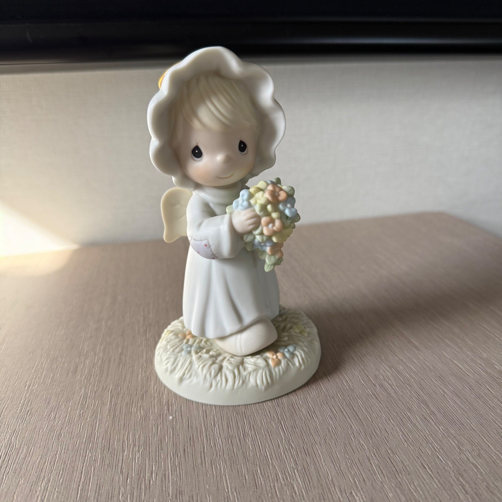 Precious Moments A Bouquet From Gods Garden Of Love Angel Figurine 184268 1996