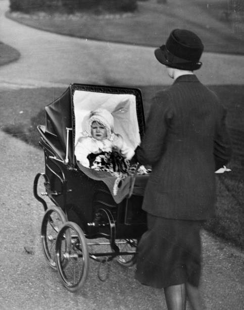 Princess Elizabeth Sitting In A Pram 1928 Old Photo