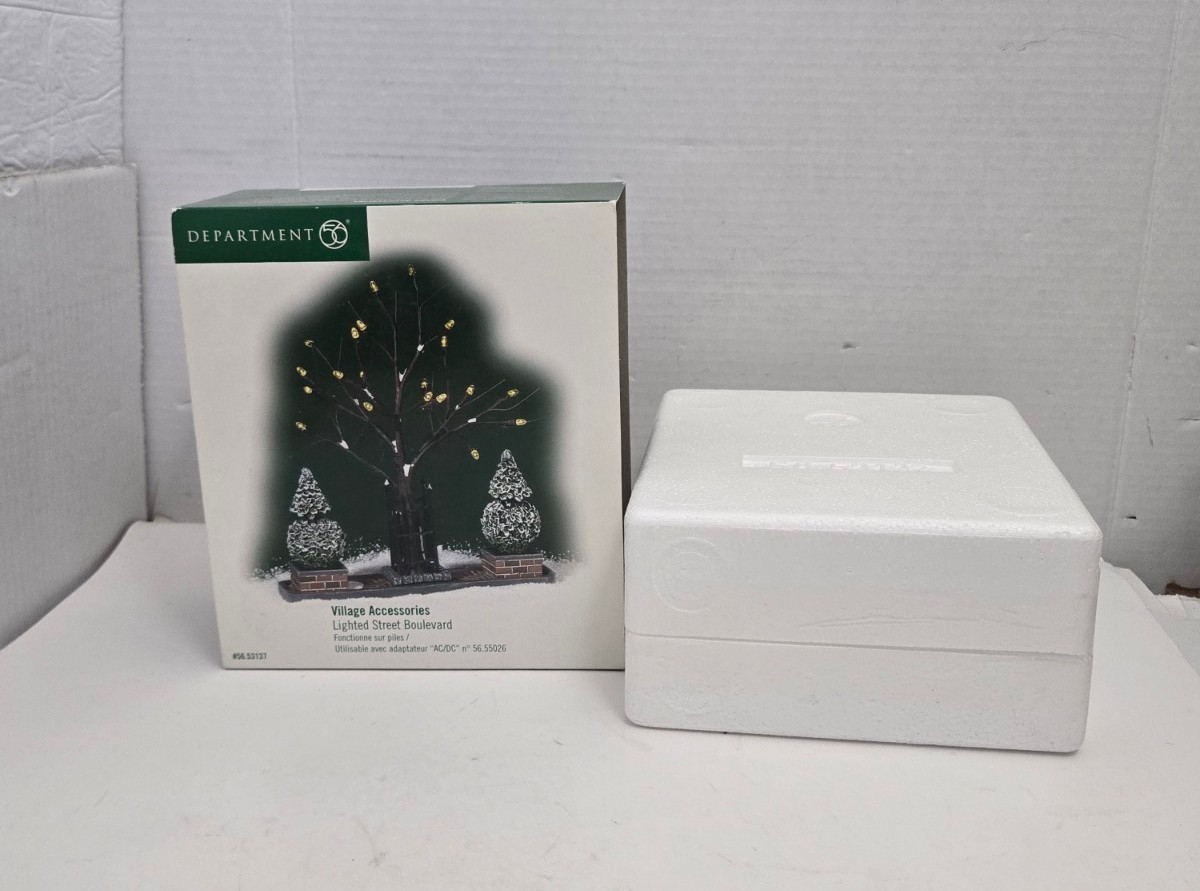 Dept 56 LIGHTED STREET BOULEVARD 53137 Retired 2003 Village Accessories NEW Dept 56 LIGHTED STREET BOULEVARD 53137 Retired 2003 Village Accessories NEW