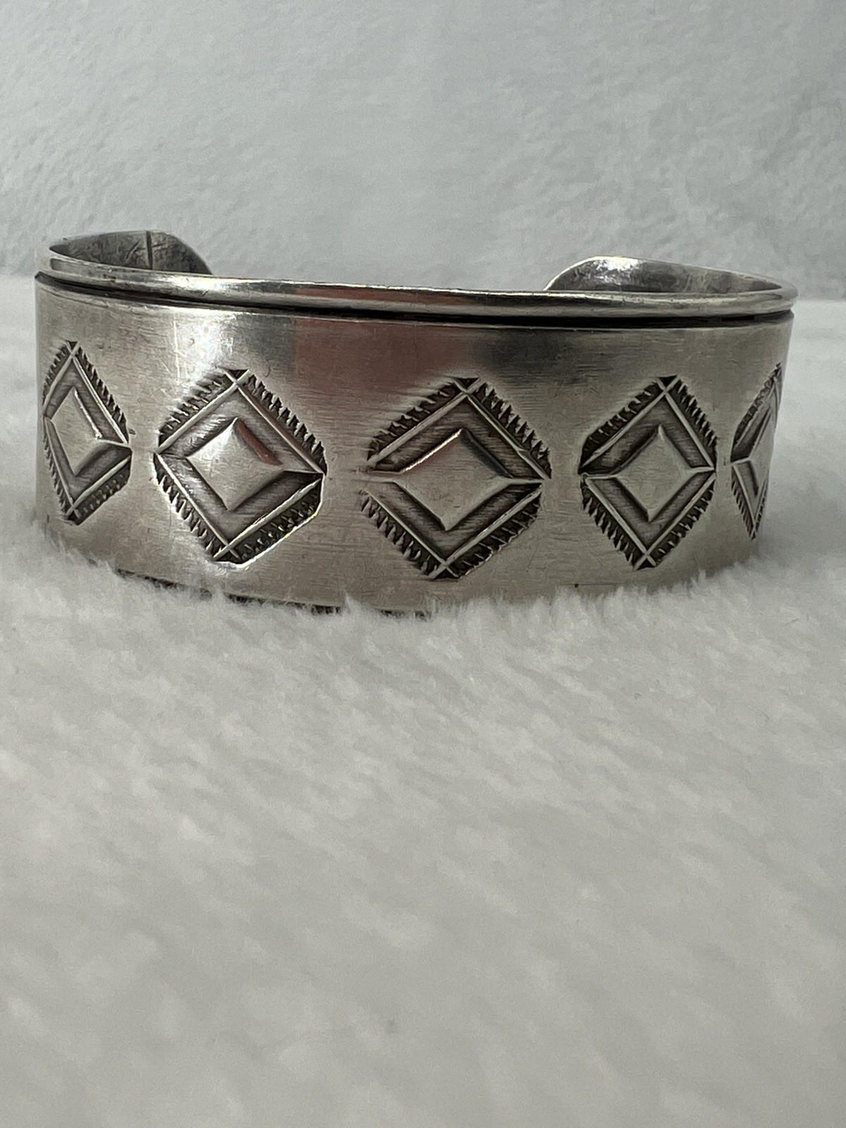 UITA 21 Vintage 1930’s Navajo Indian Native Hand Stampwork Silver Bracelet Cuff 